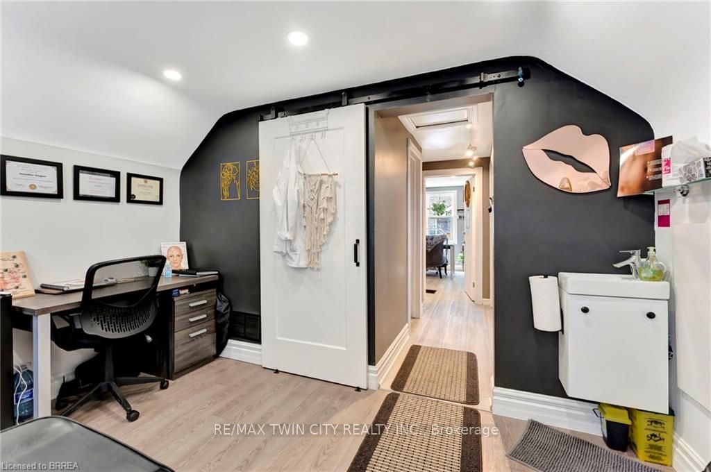 584 Colborne Street Property Photo 26