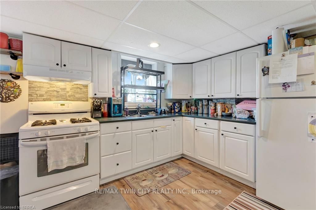 584 Colborne Street Property Photo 28