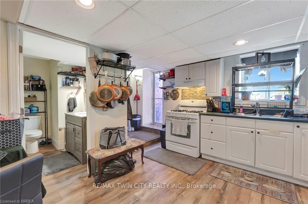 584 Colborne Street Property Photo 29