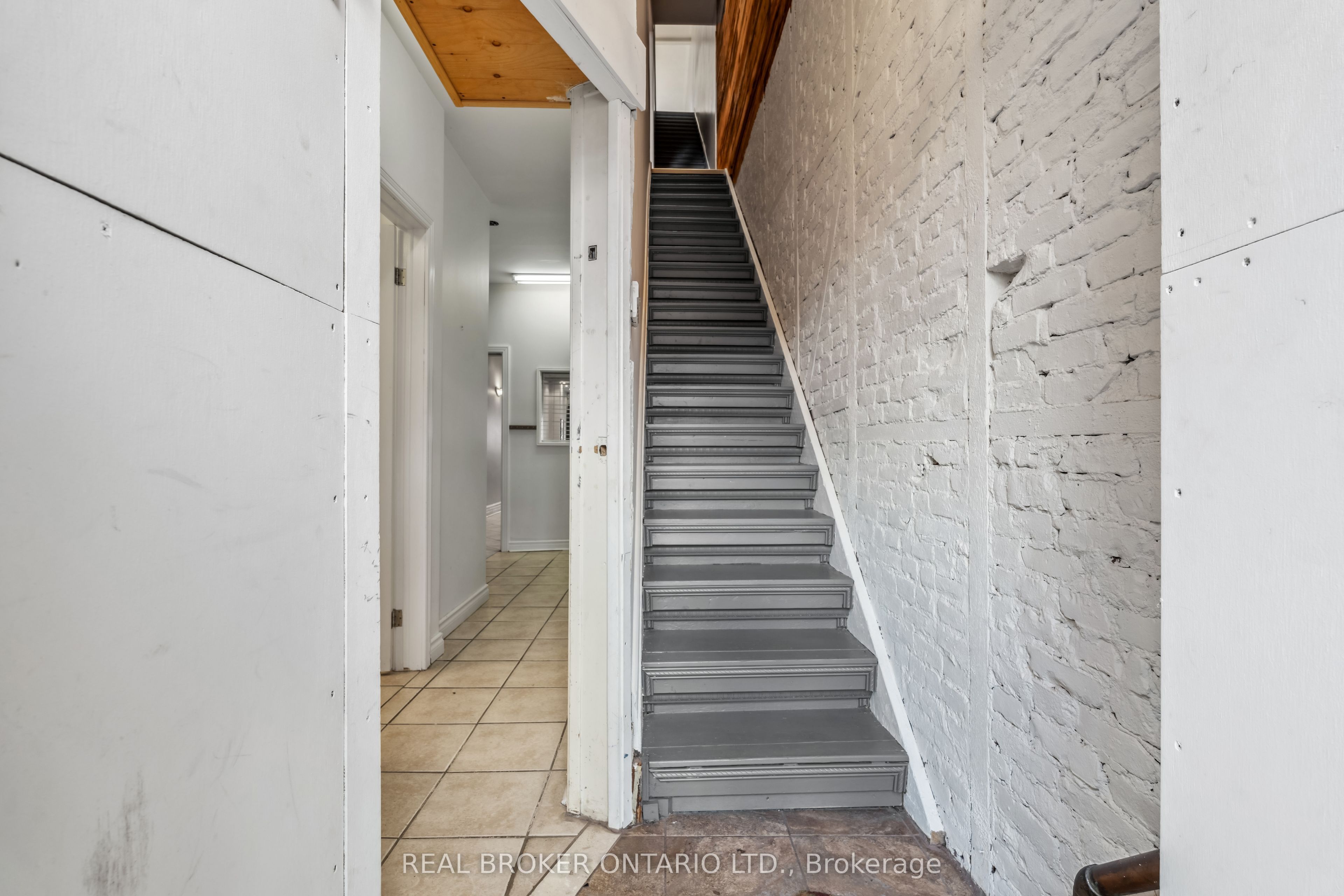 197 King Street E Property Photo 11