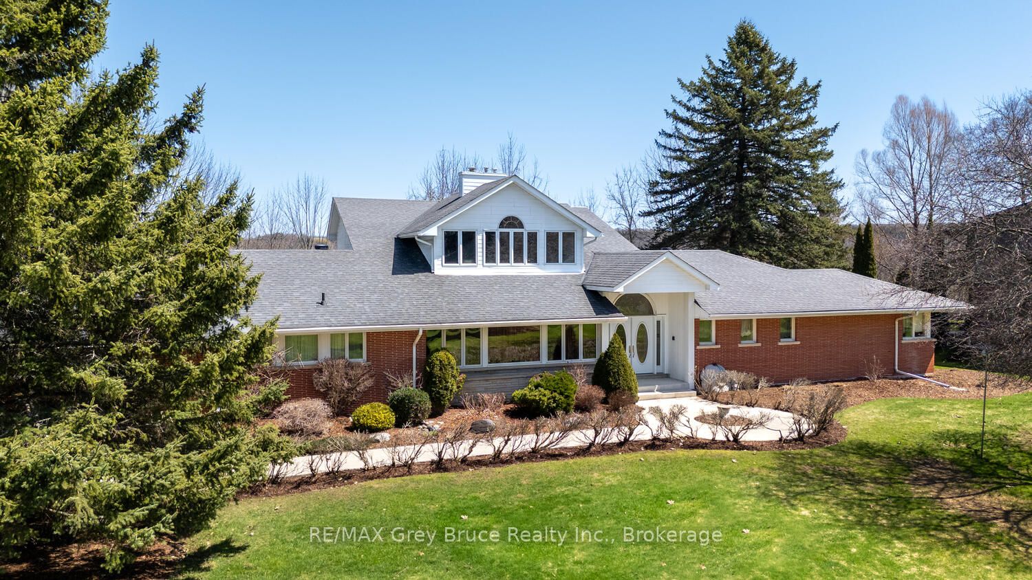525 4th Avenue W Property Photo 1