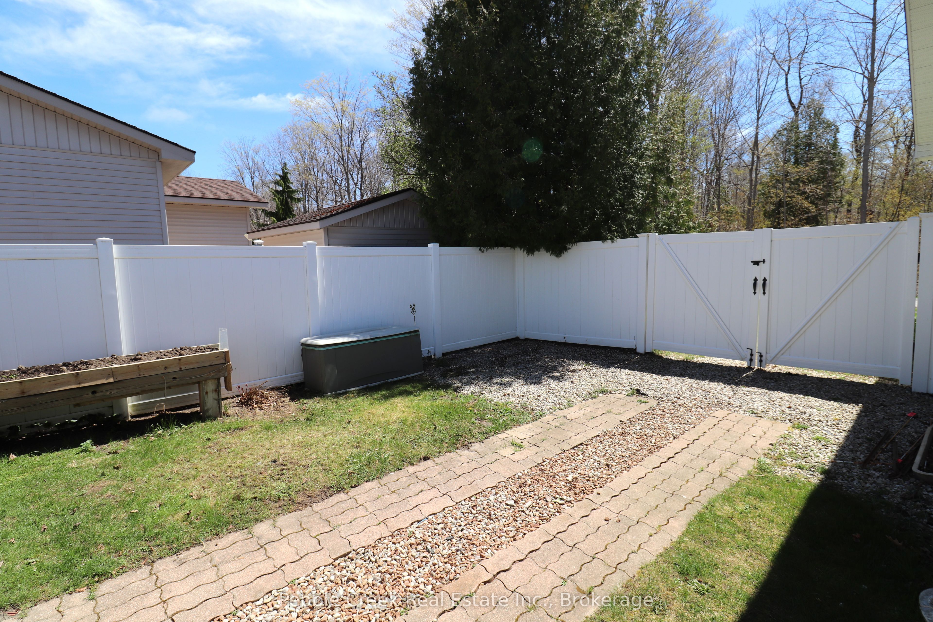 74 Iroquois Lane Property Photo 38