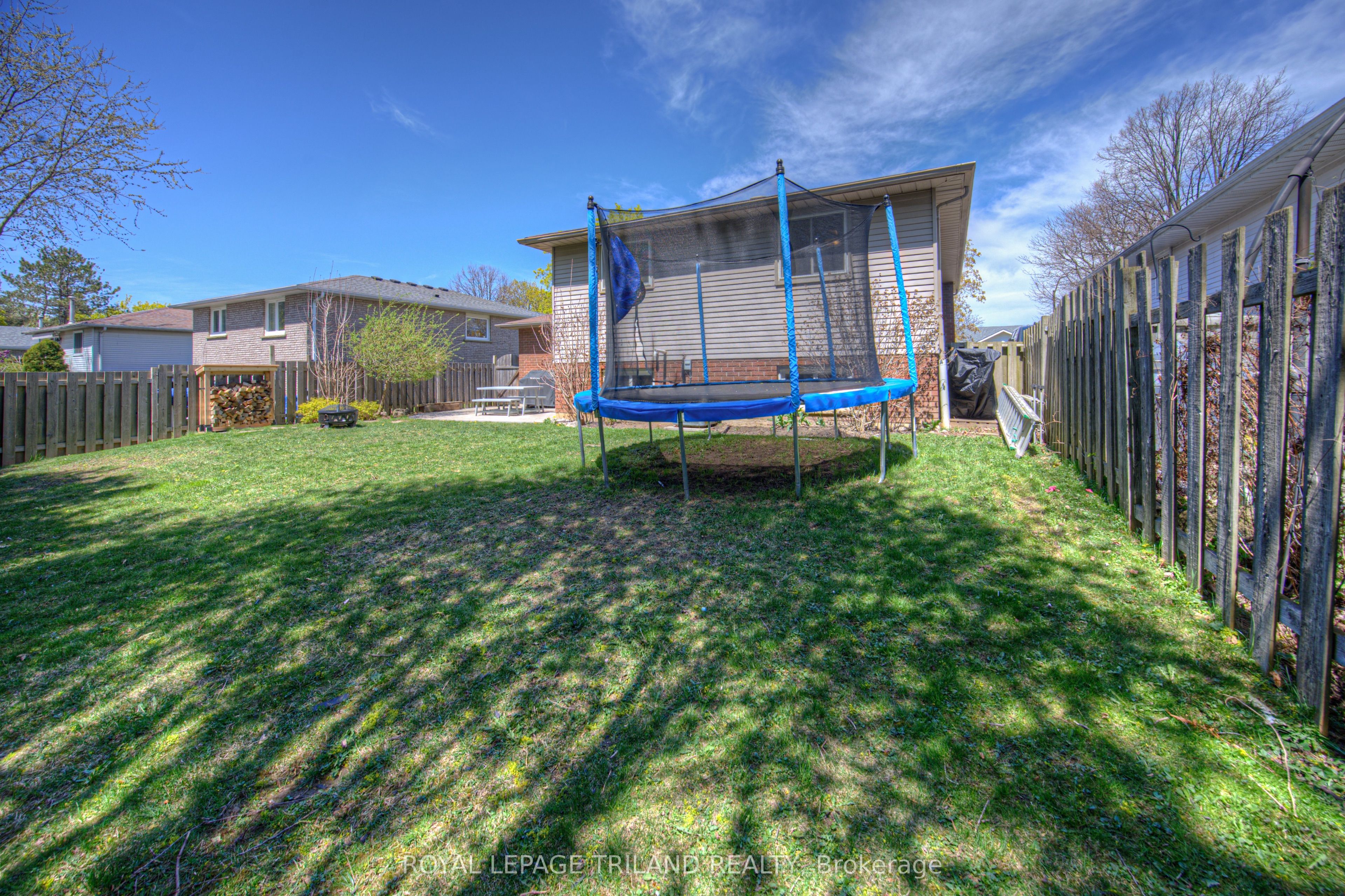 35 Sympatica Crescent Property Photo 29