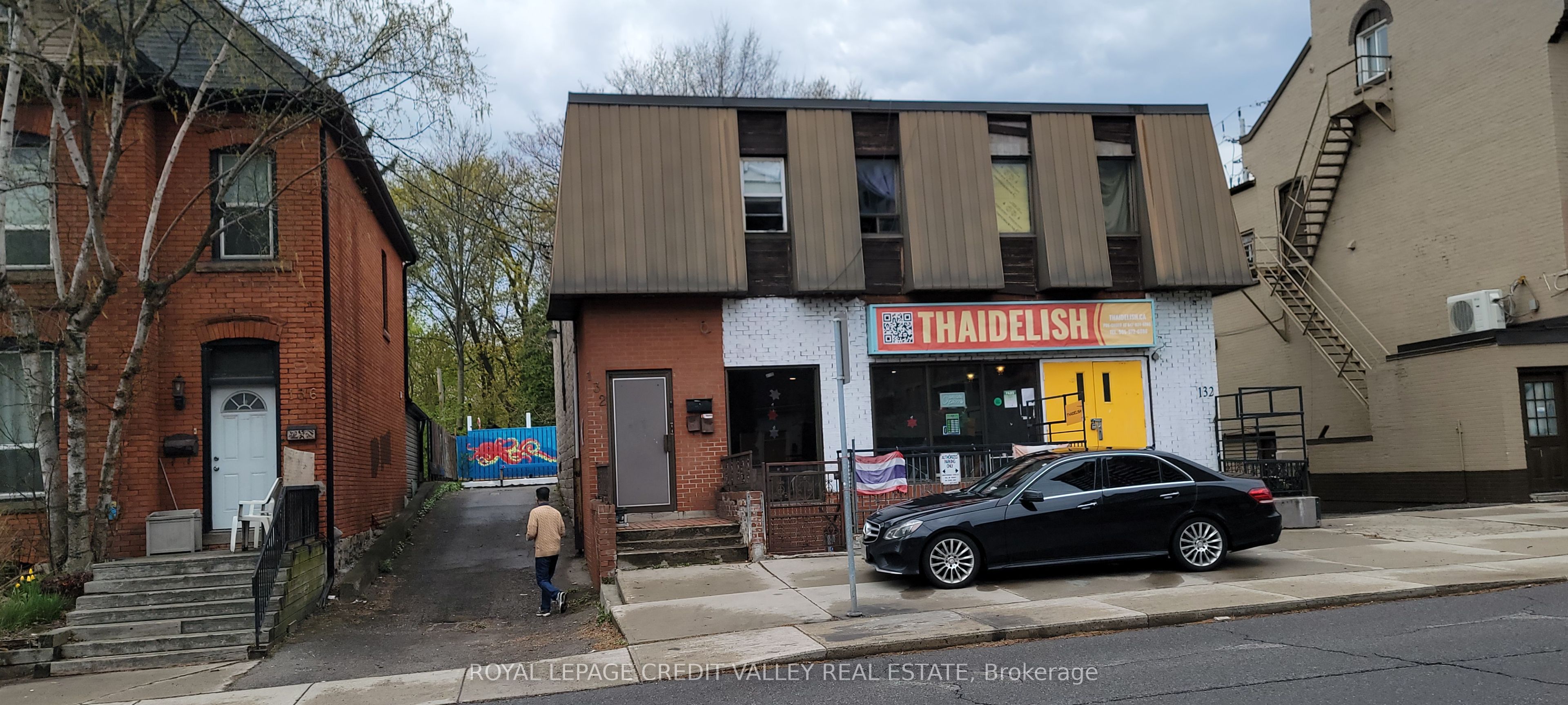 132 Queen Street S Property Photo 1