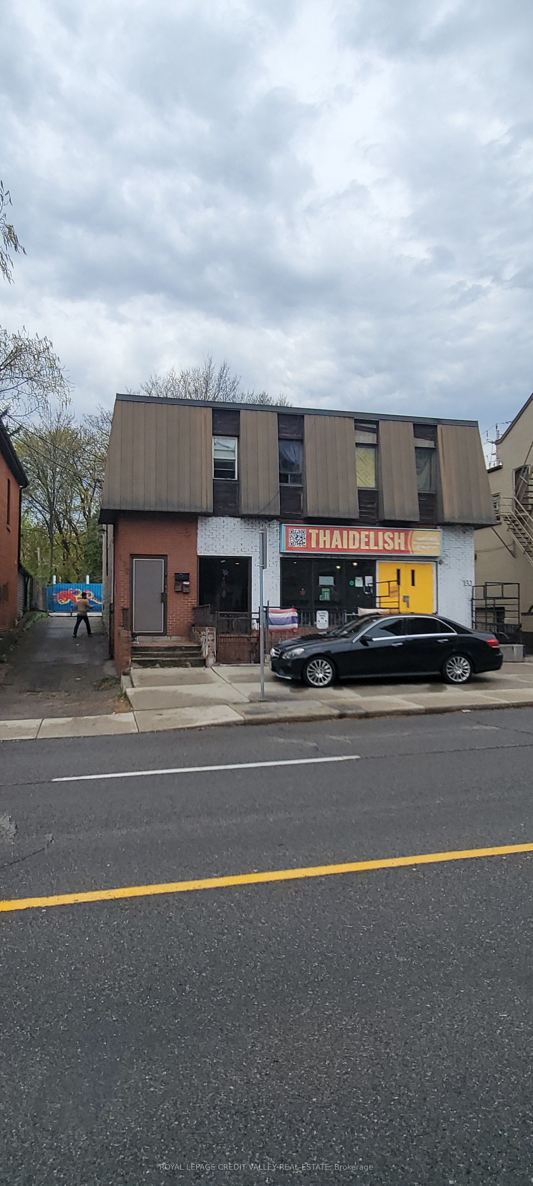 132 Queen Street S Property Photo 2