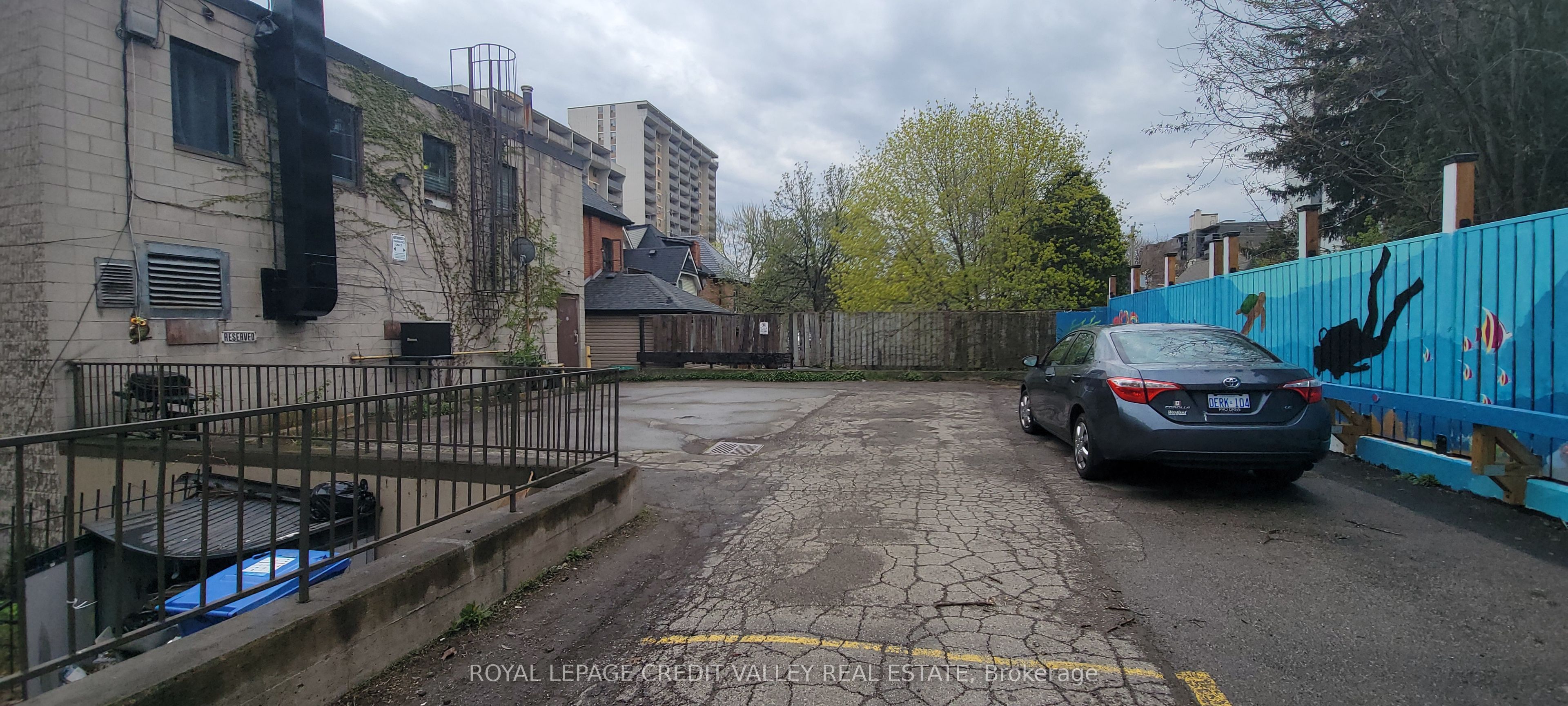 132 Queen Street S Property Photo 4