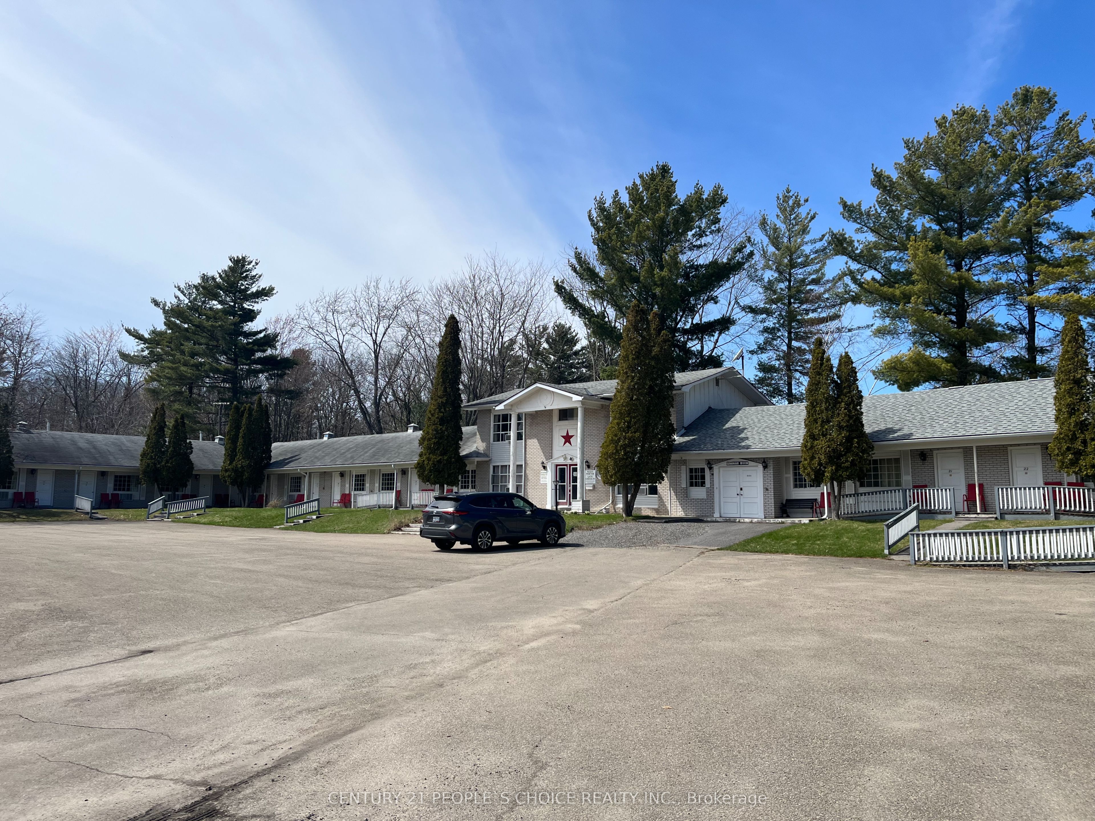 780 King Street W Property Photo 2