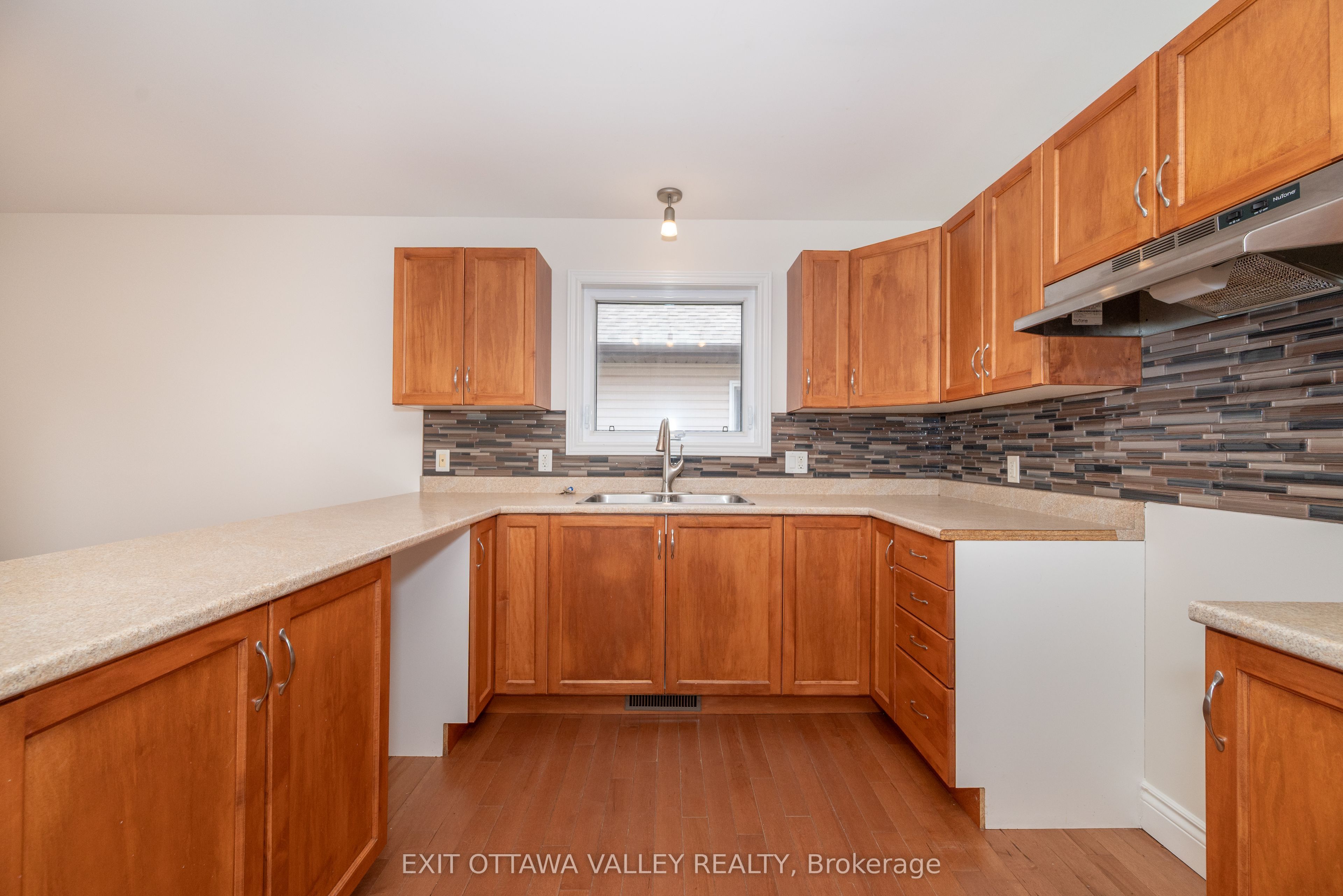 2059 Sandstone Crescent Property Photo 6
