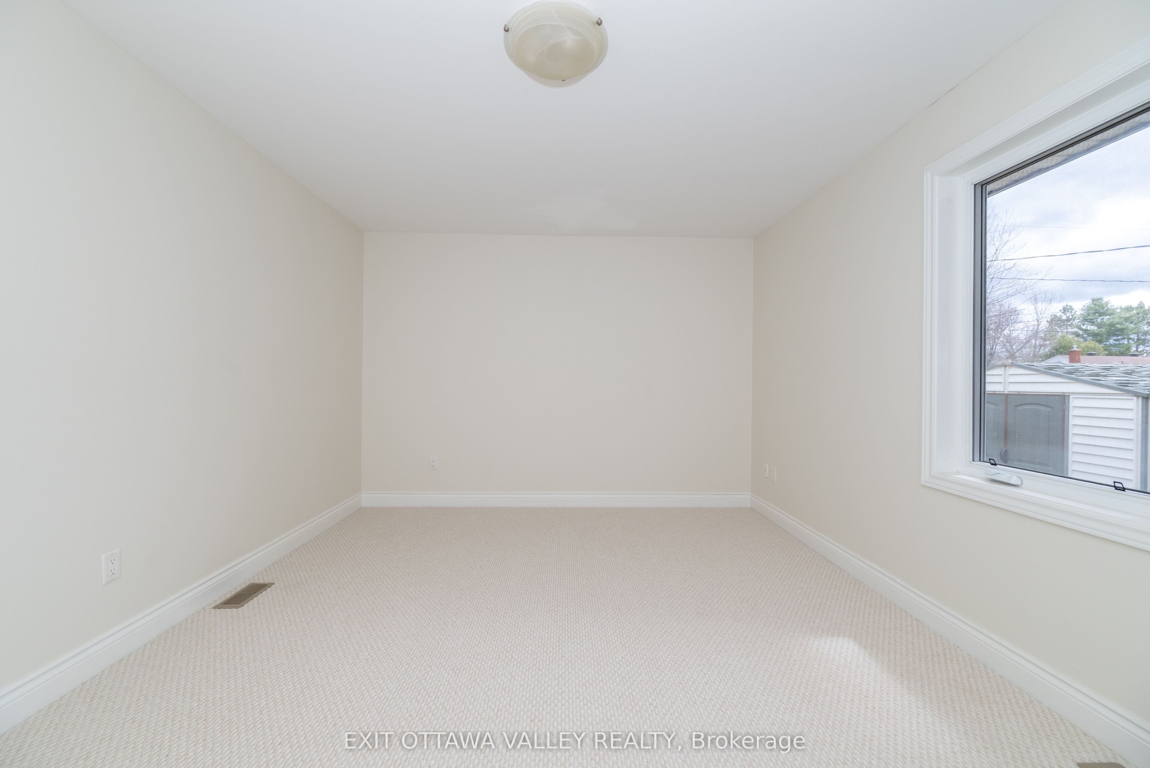 2059 Sandstone Crescent Property Photo 10