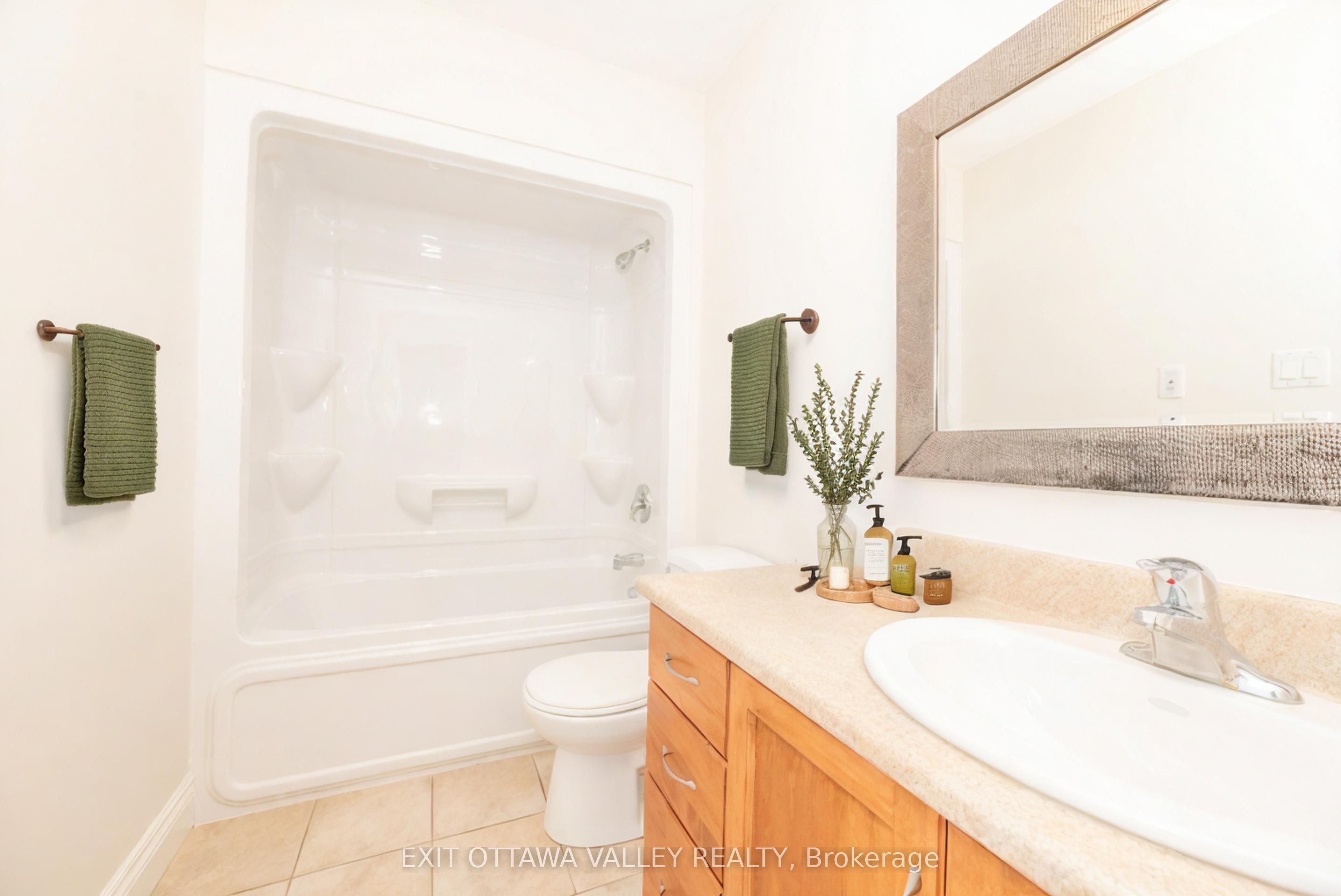 2059 Sandstone Crescent Property Photo 11