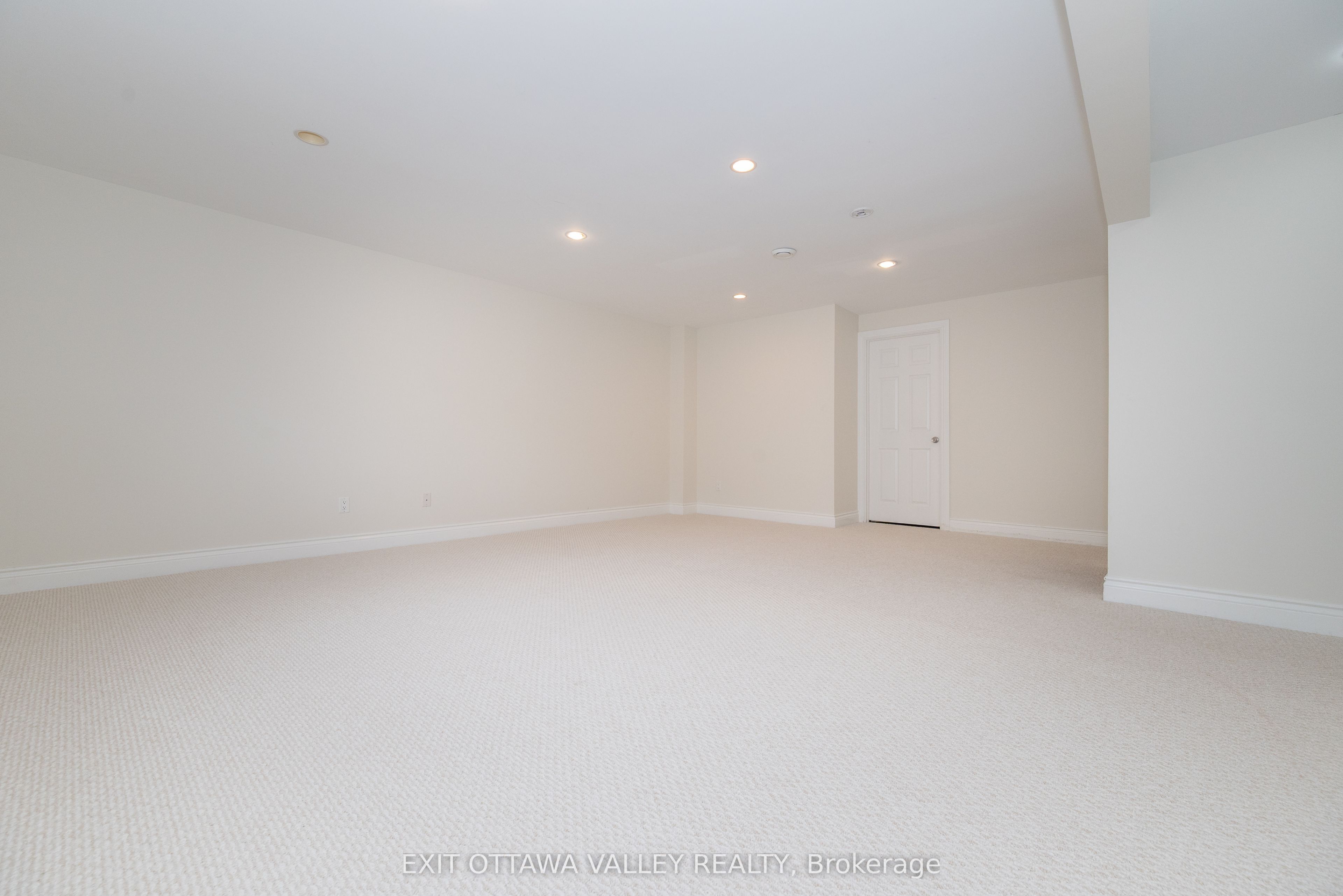 2059 Sandstone Crescent Property Photo 15