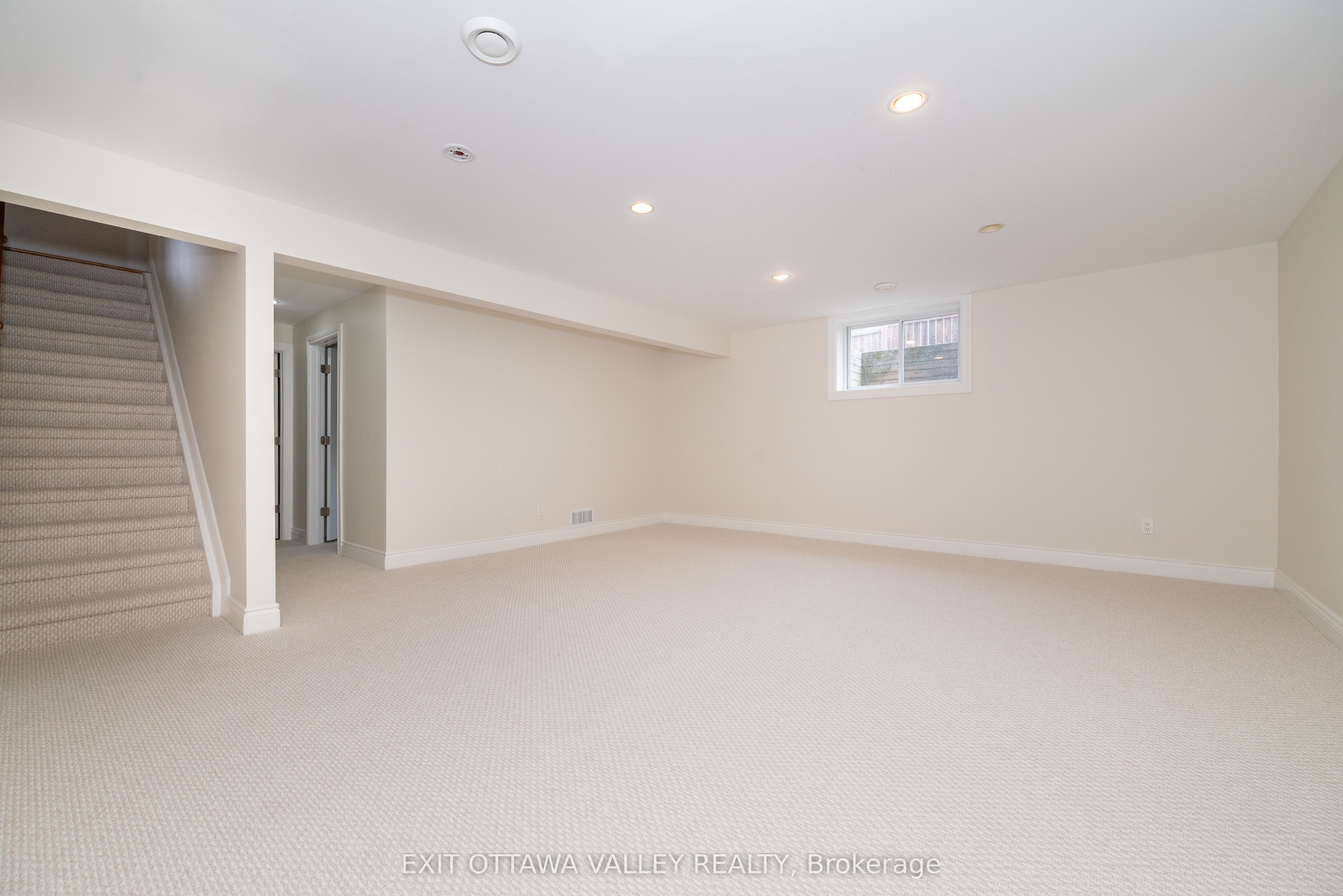 2059 Sandstone Crescent Property Photo 17
