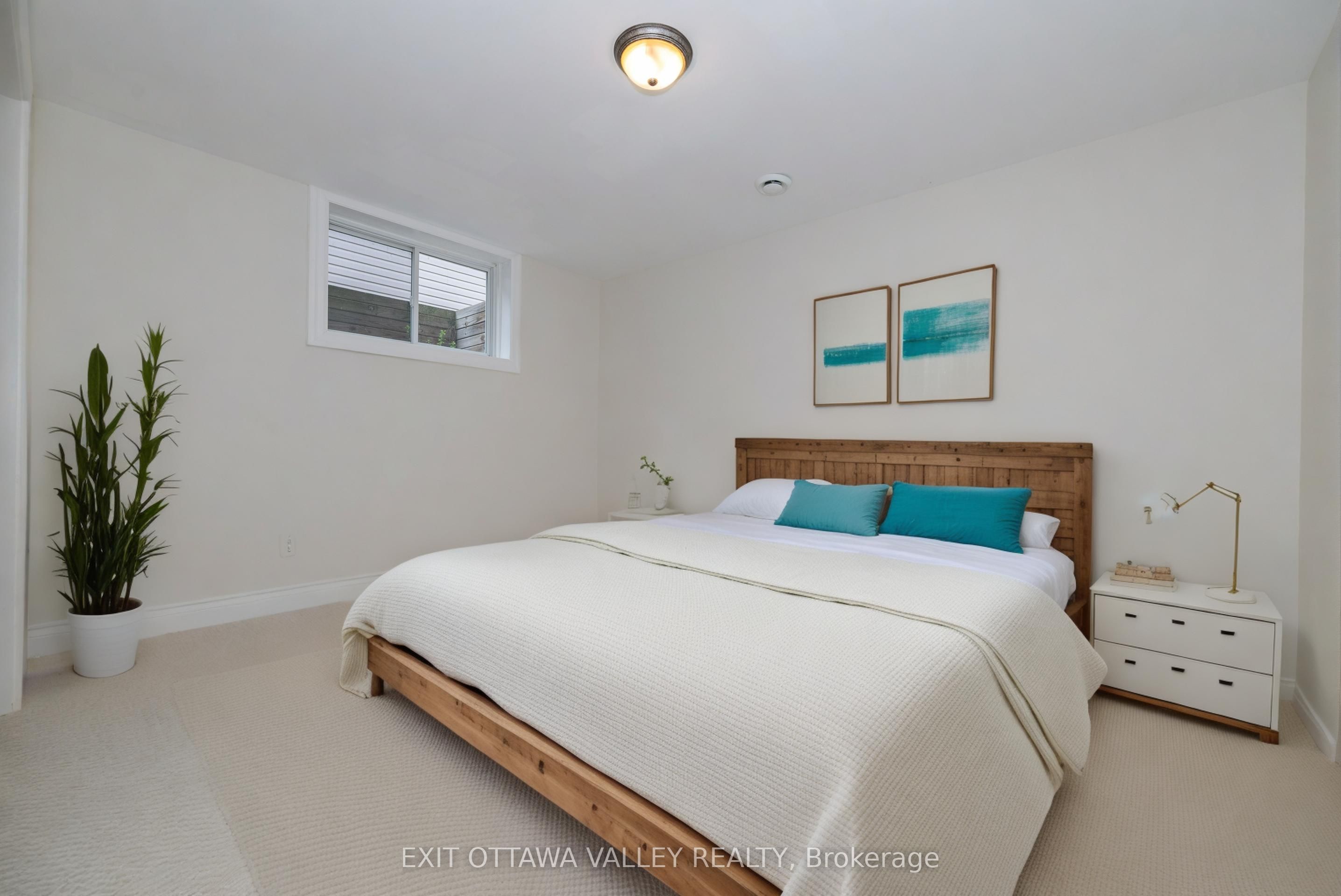 2059 Sandstone Crescent Property Photo 18