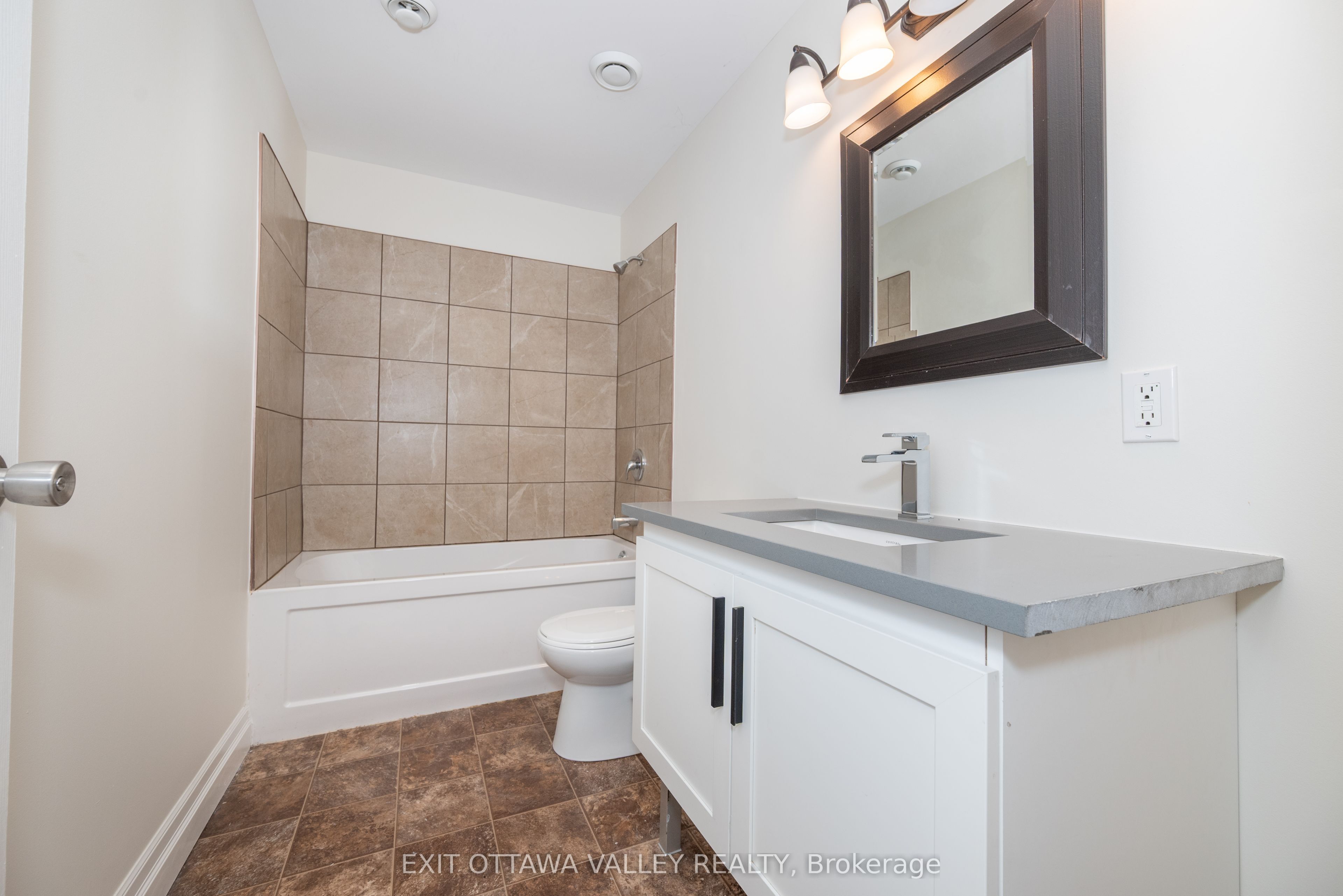 2059 Sandstone Crescent Property Photo 20