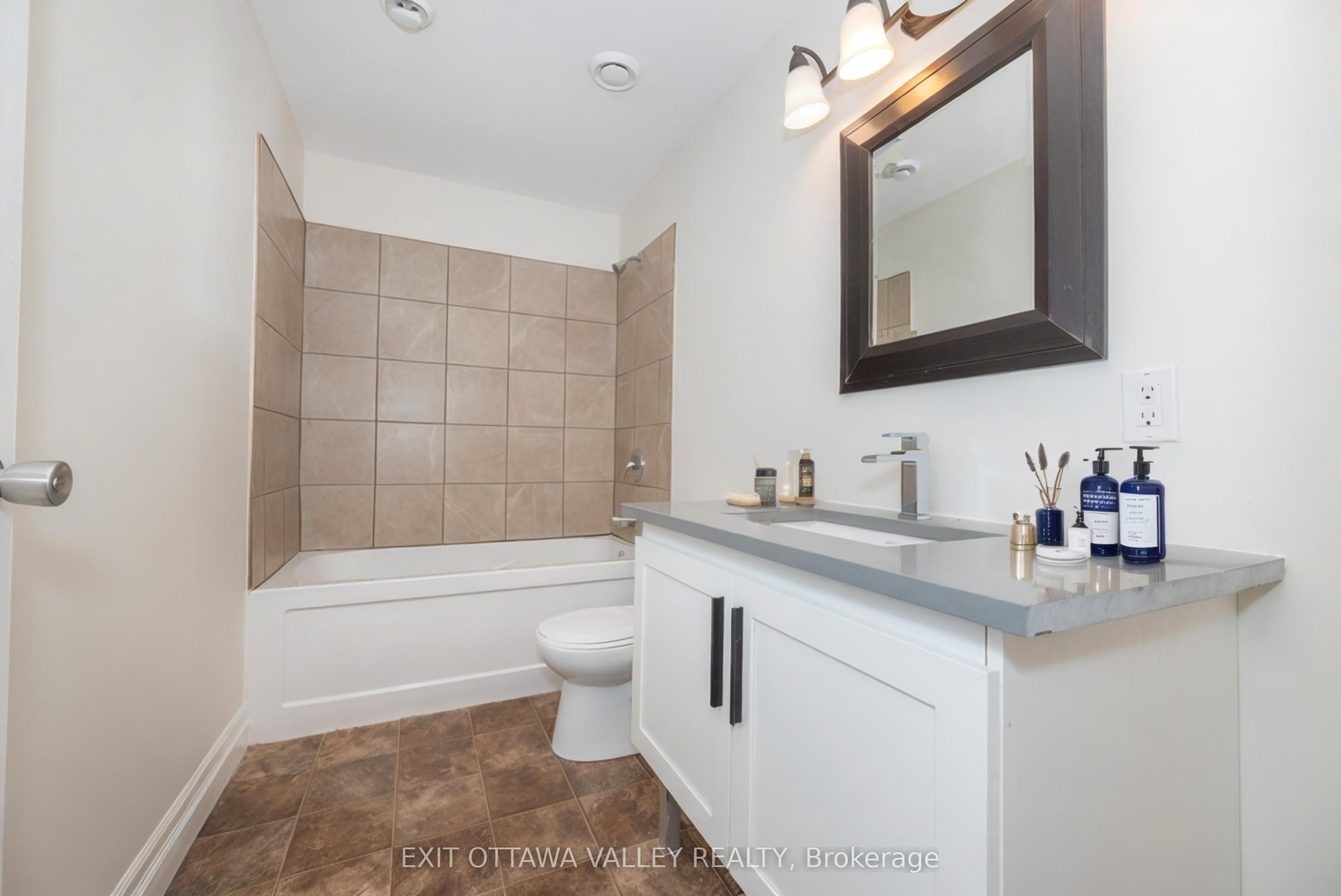 2059 Sandstone Crescent Property Photo 21