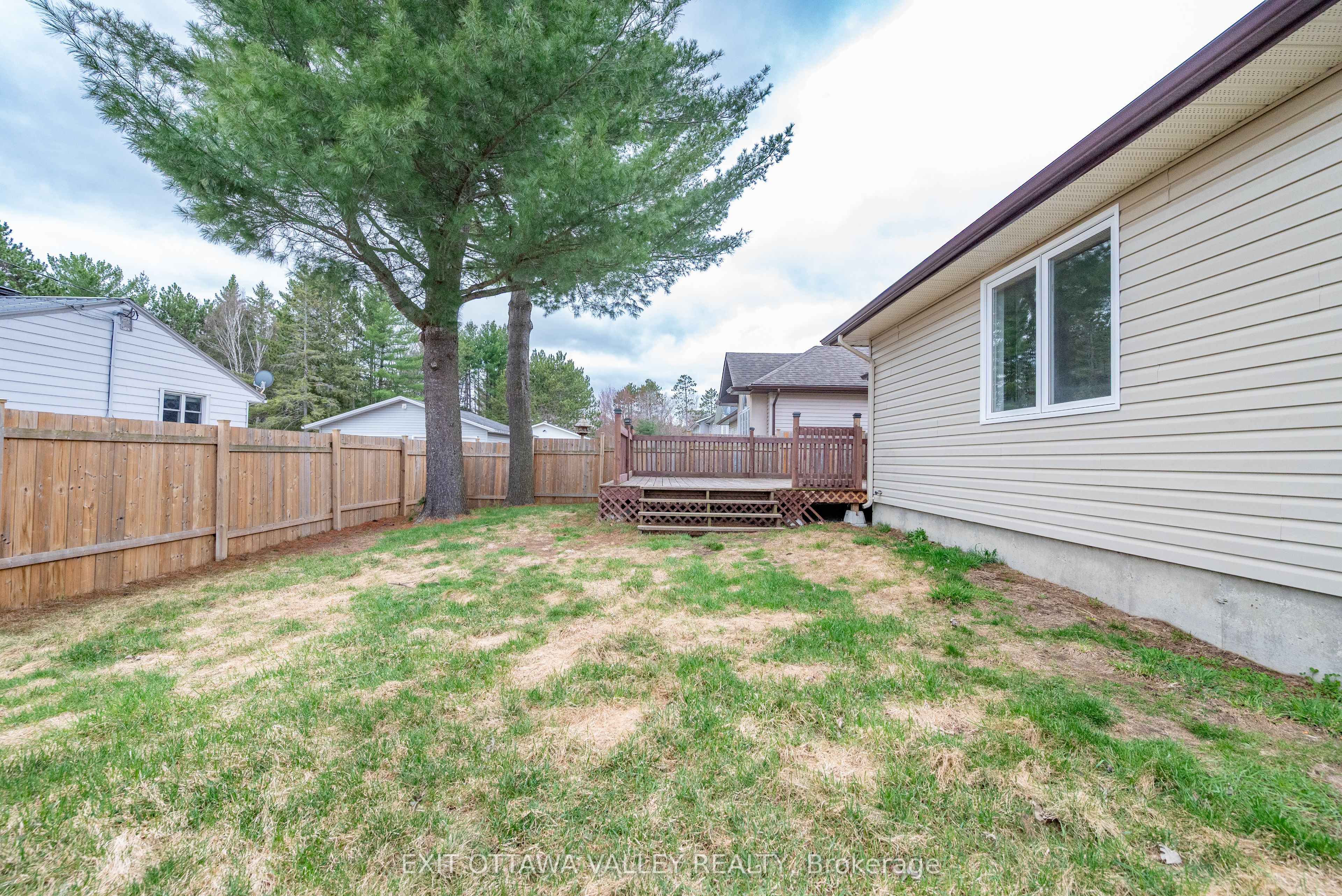 2059 Sandstone Crescent Property Photo 23