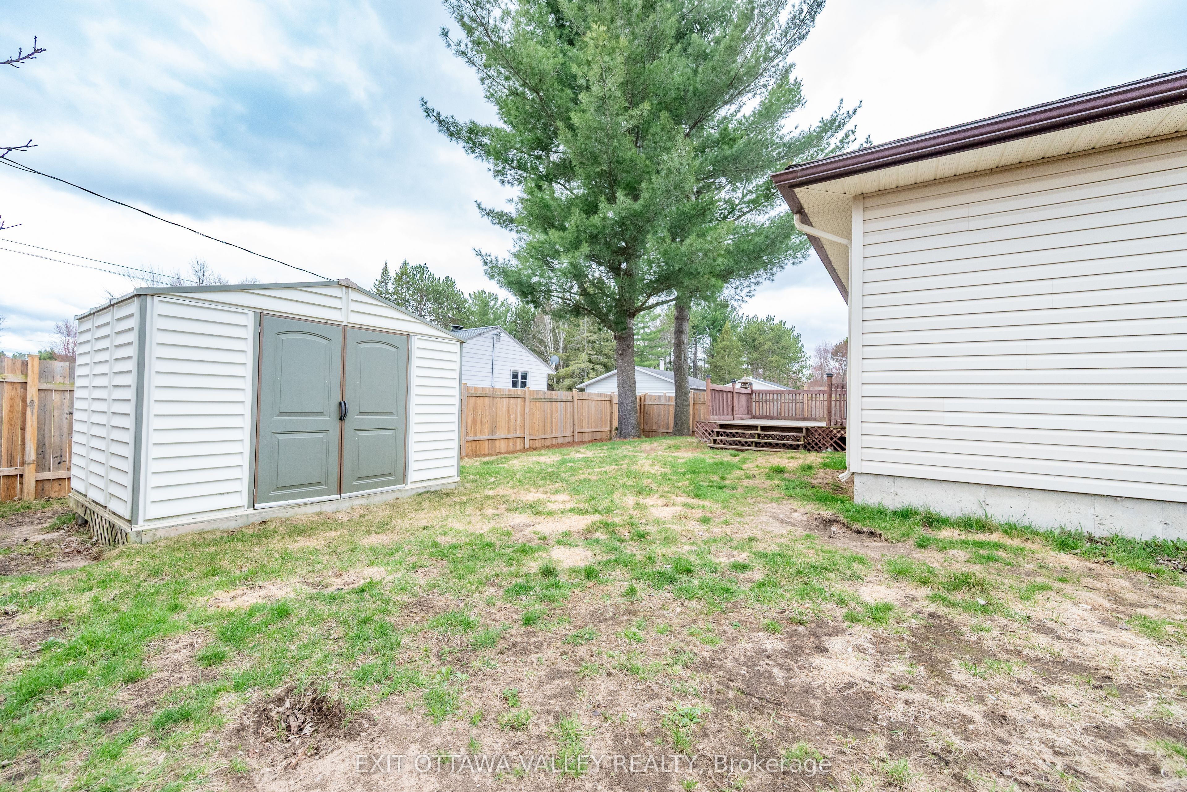 2059 Sandstone Crescent Property Photo 25