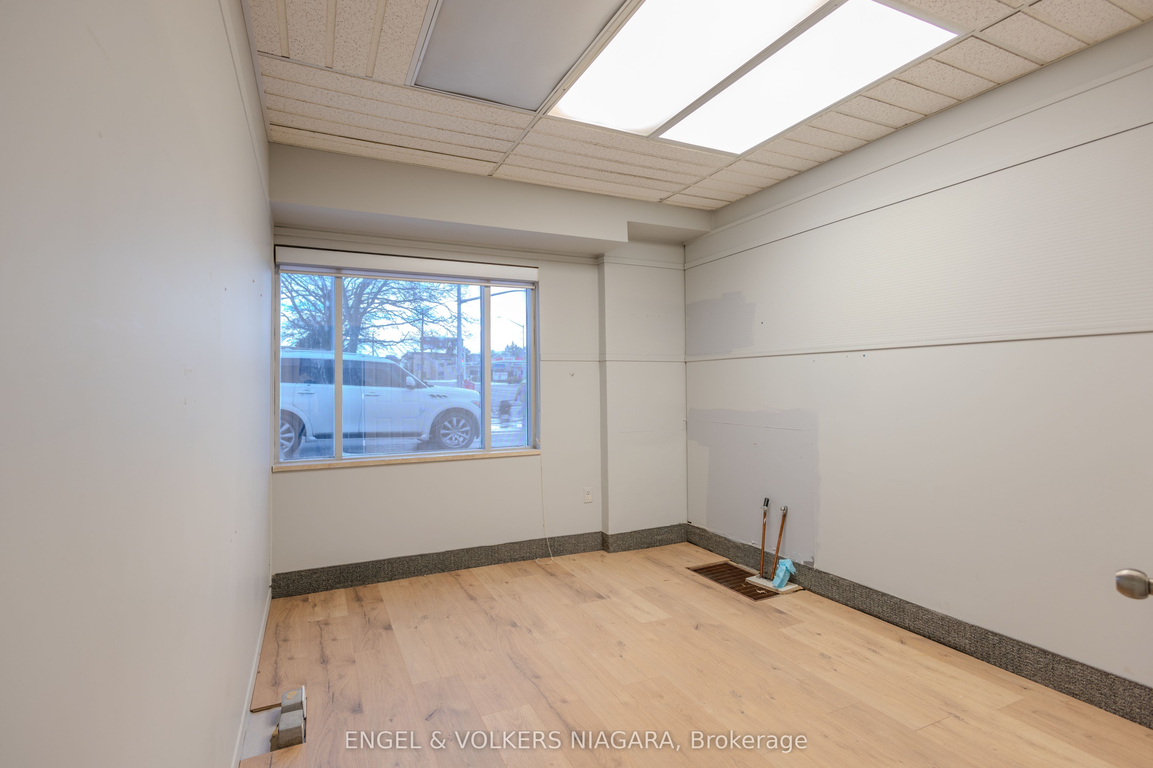 4796 Victoria Ave Avenue Property Photo 6