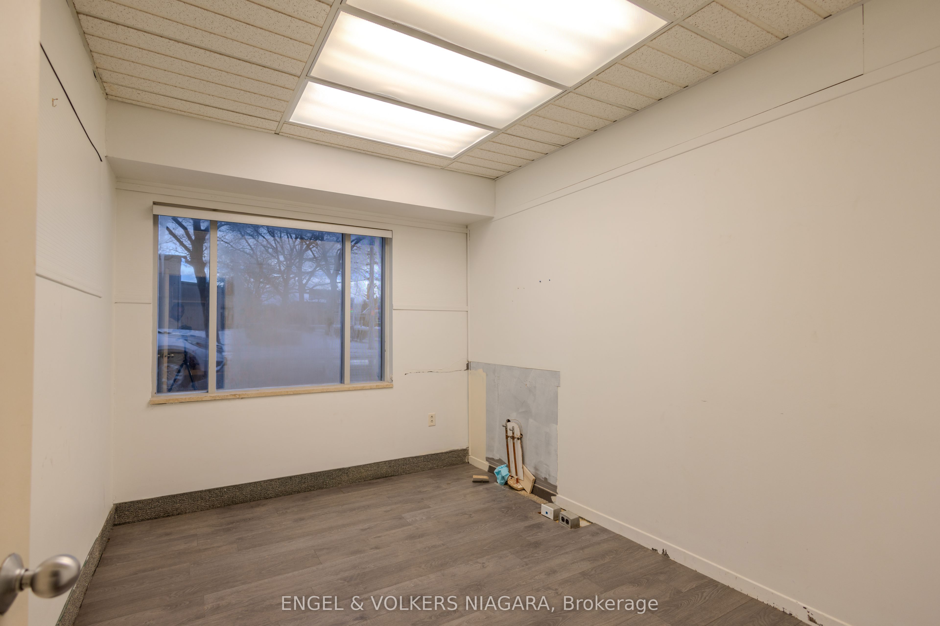 4796 Victoria Ave Avenue Property Photo 9