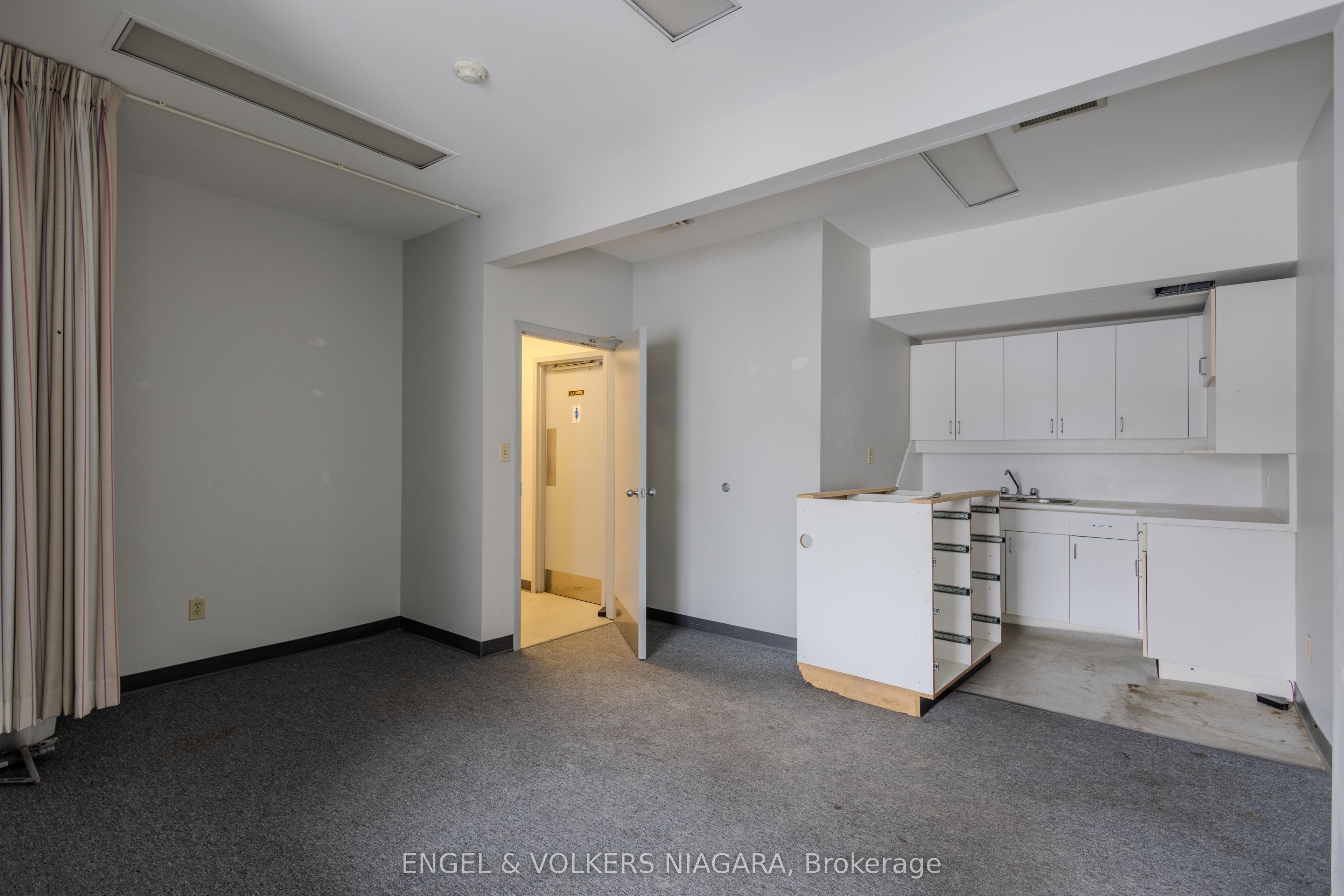 4796 Victoria Ave Avenue Property Photo 21