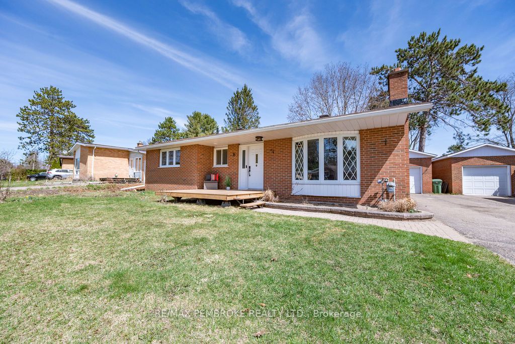 76 Frontenac Crescent Property Photo 1