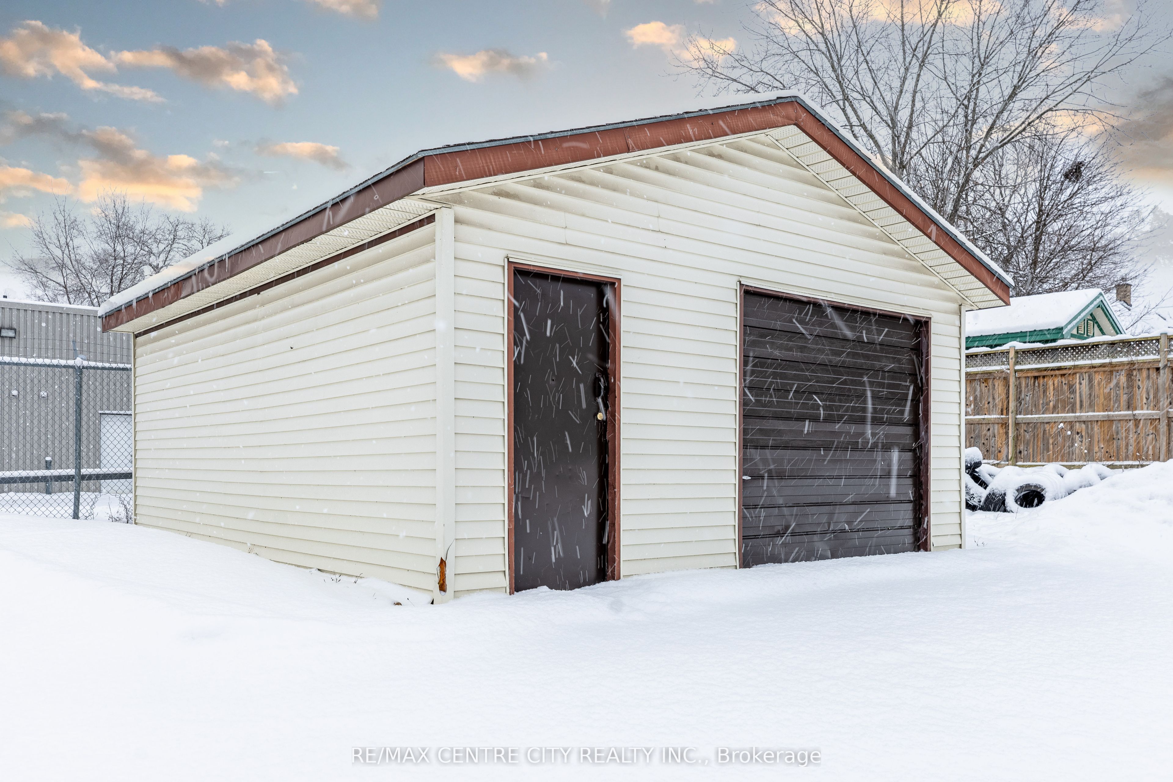 827 Central Avenue Property Photo 8