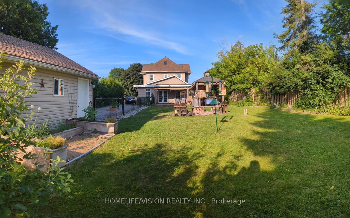 77 Bridge St E Property Photo 17