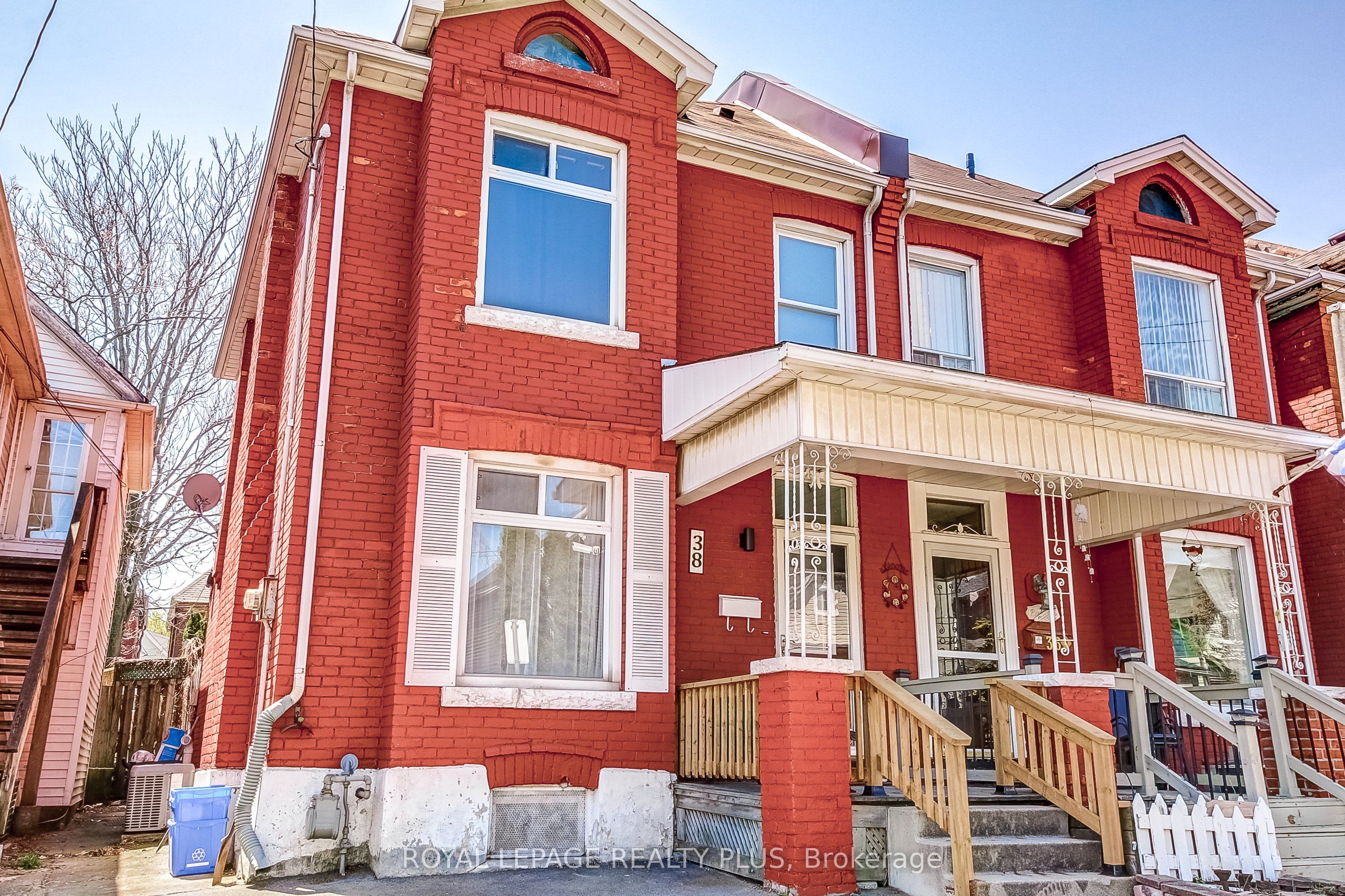 38 Rosemont Avenue Property Photo 1