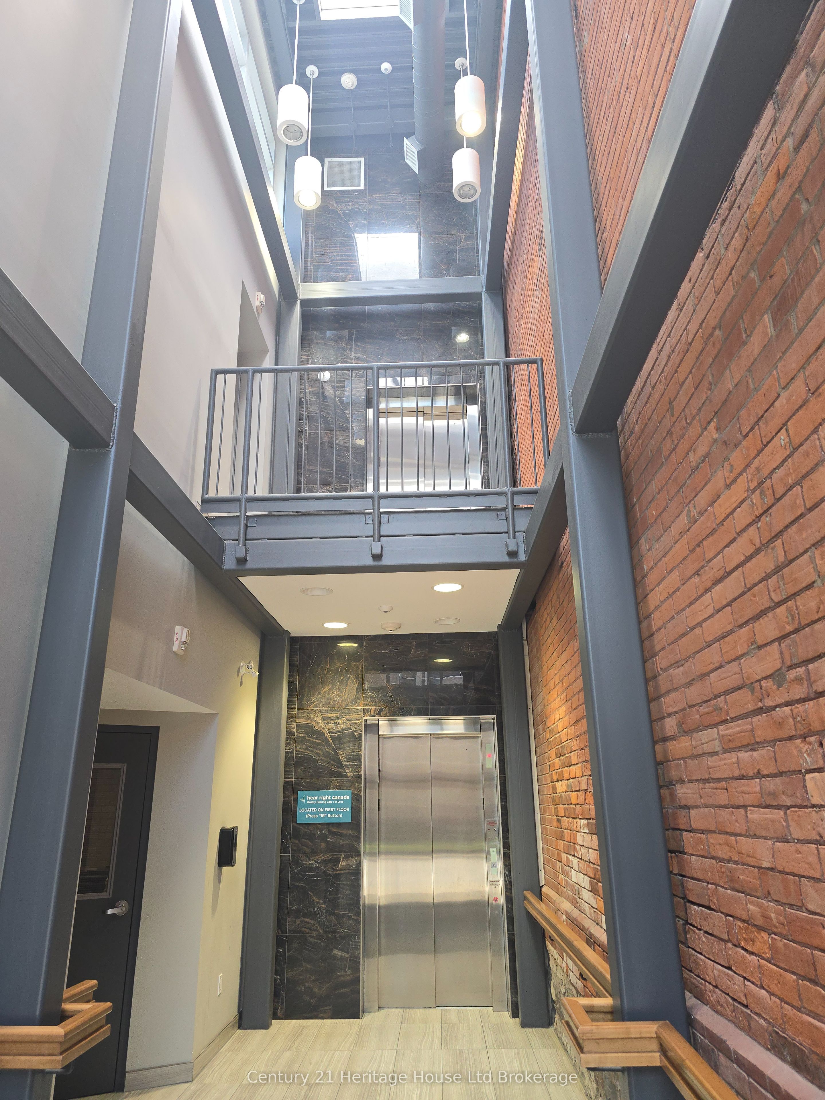 476 Peel Street Third Floor North West Property Photo 3