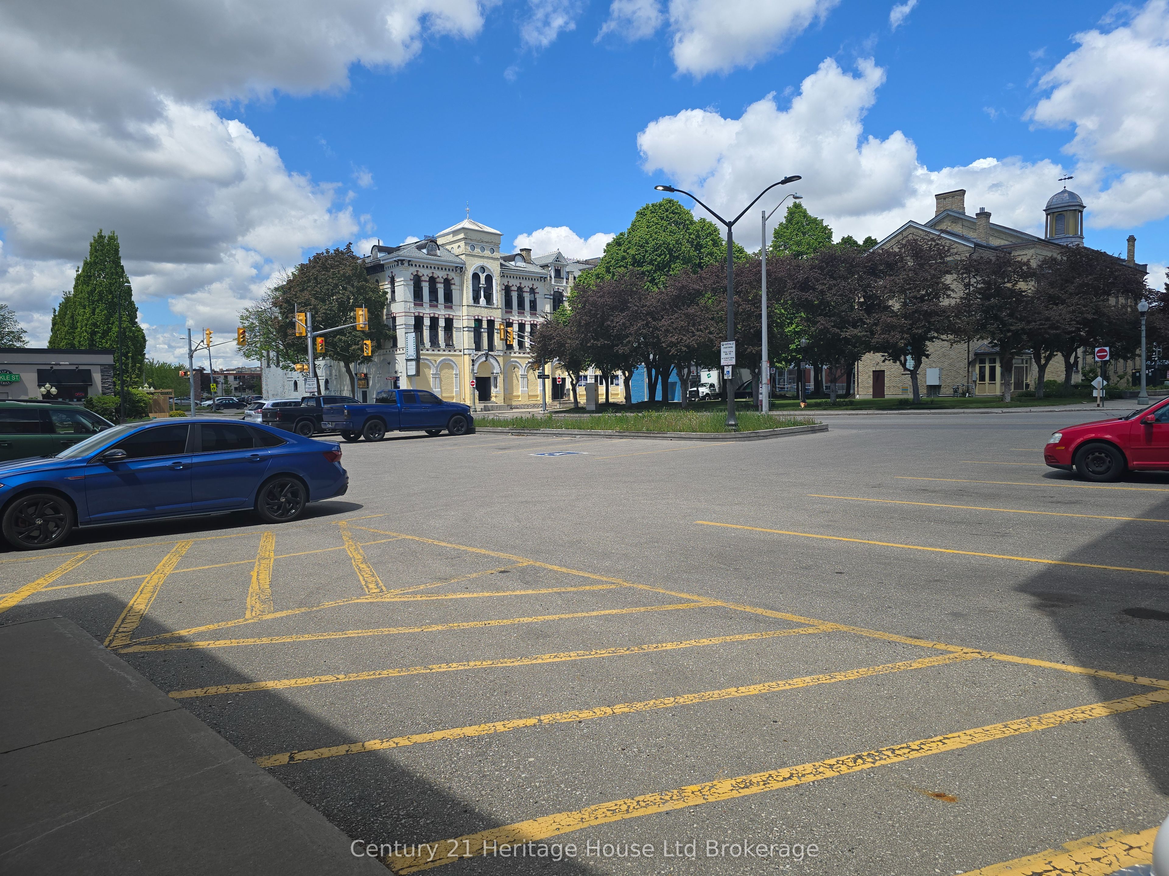 476 Peel Street Third Floor North West Property Photo 4