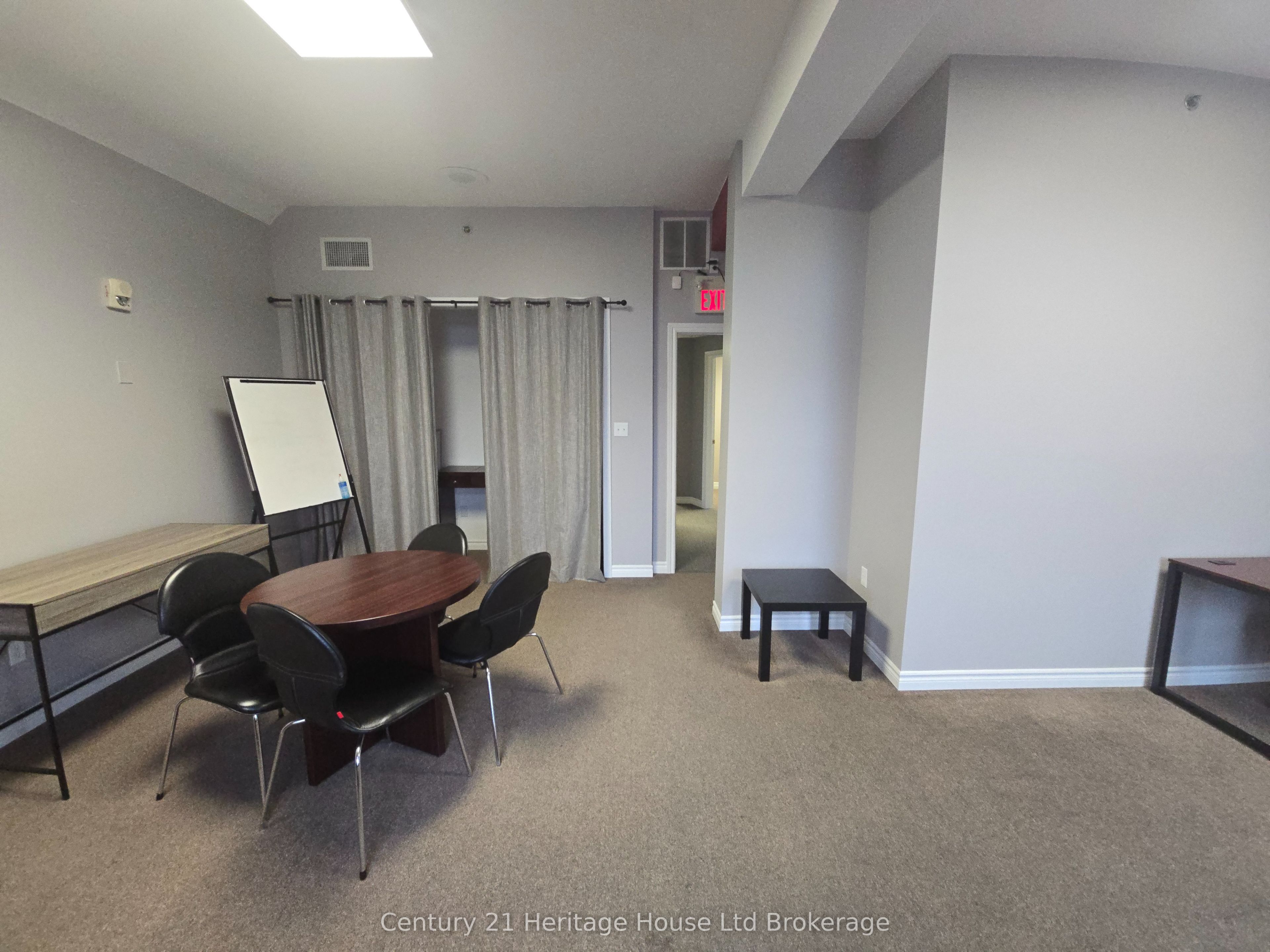 476 Peel Street Third Floor North West Property Photo 5