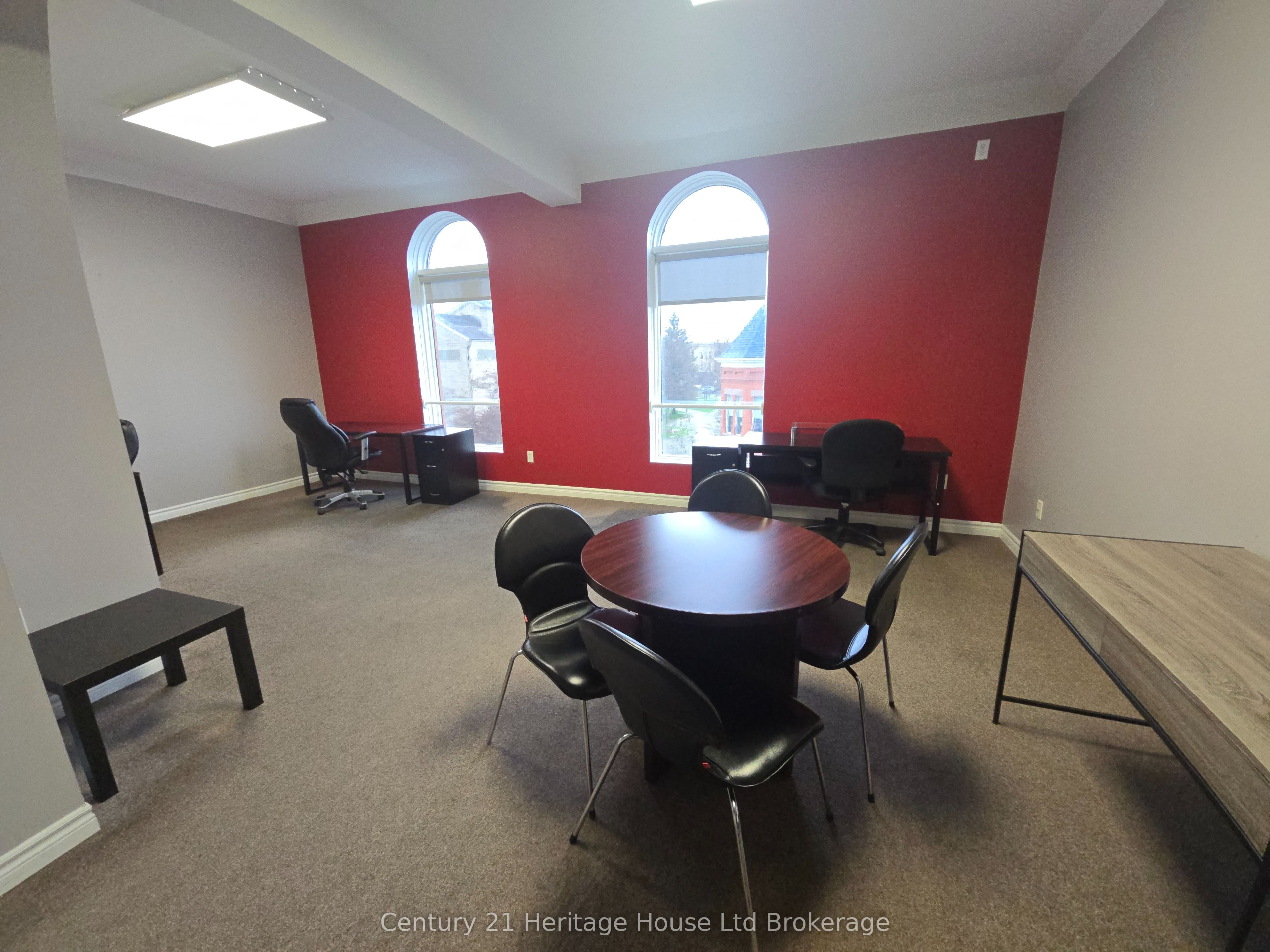 476 Peel Street Third Floor North West Property Photo 6
