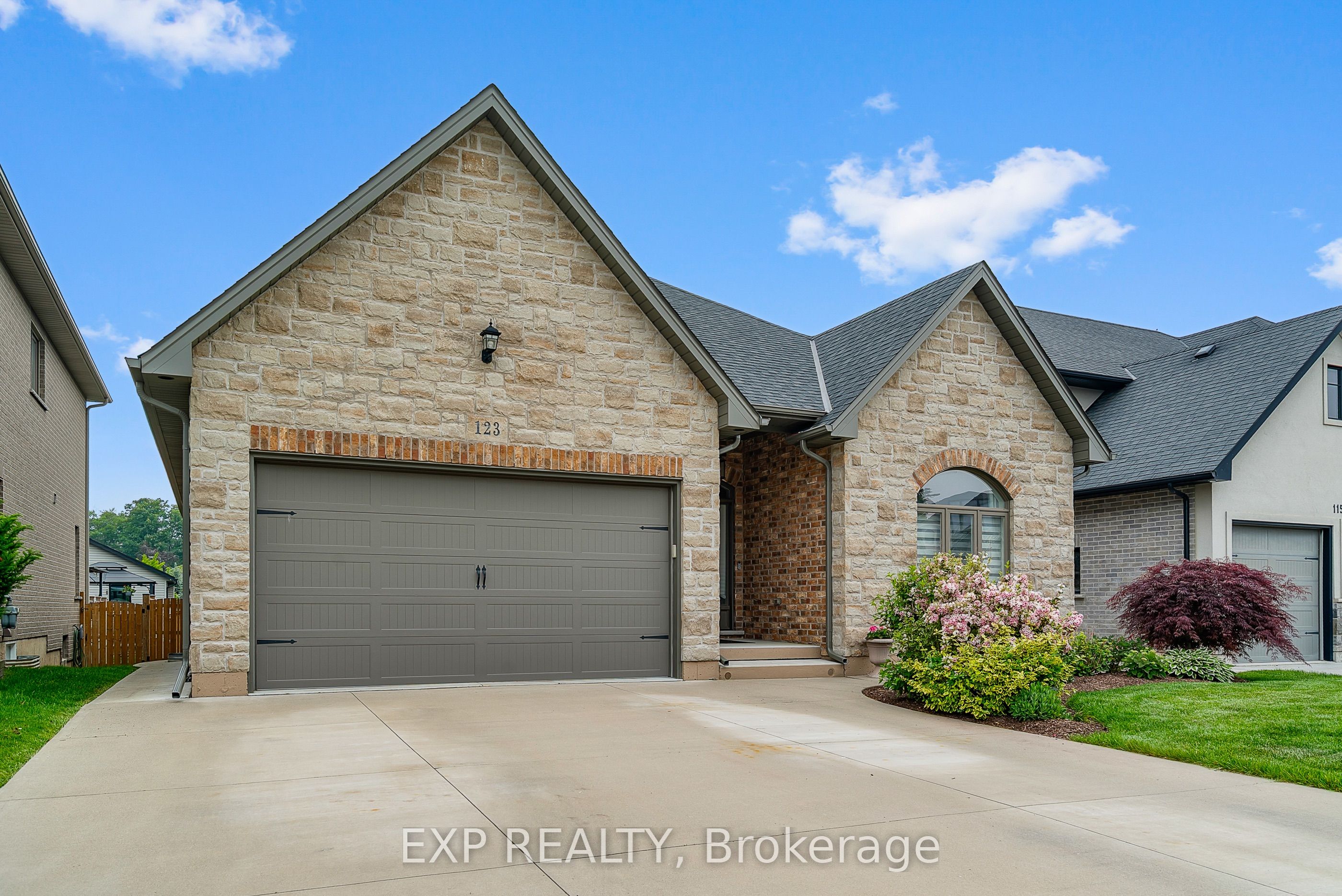 123 Forest Ridge Court Property Photo 2