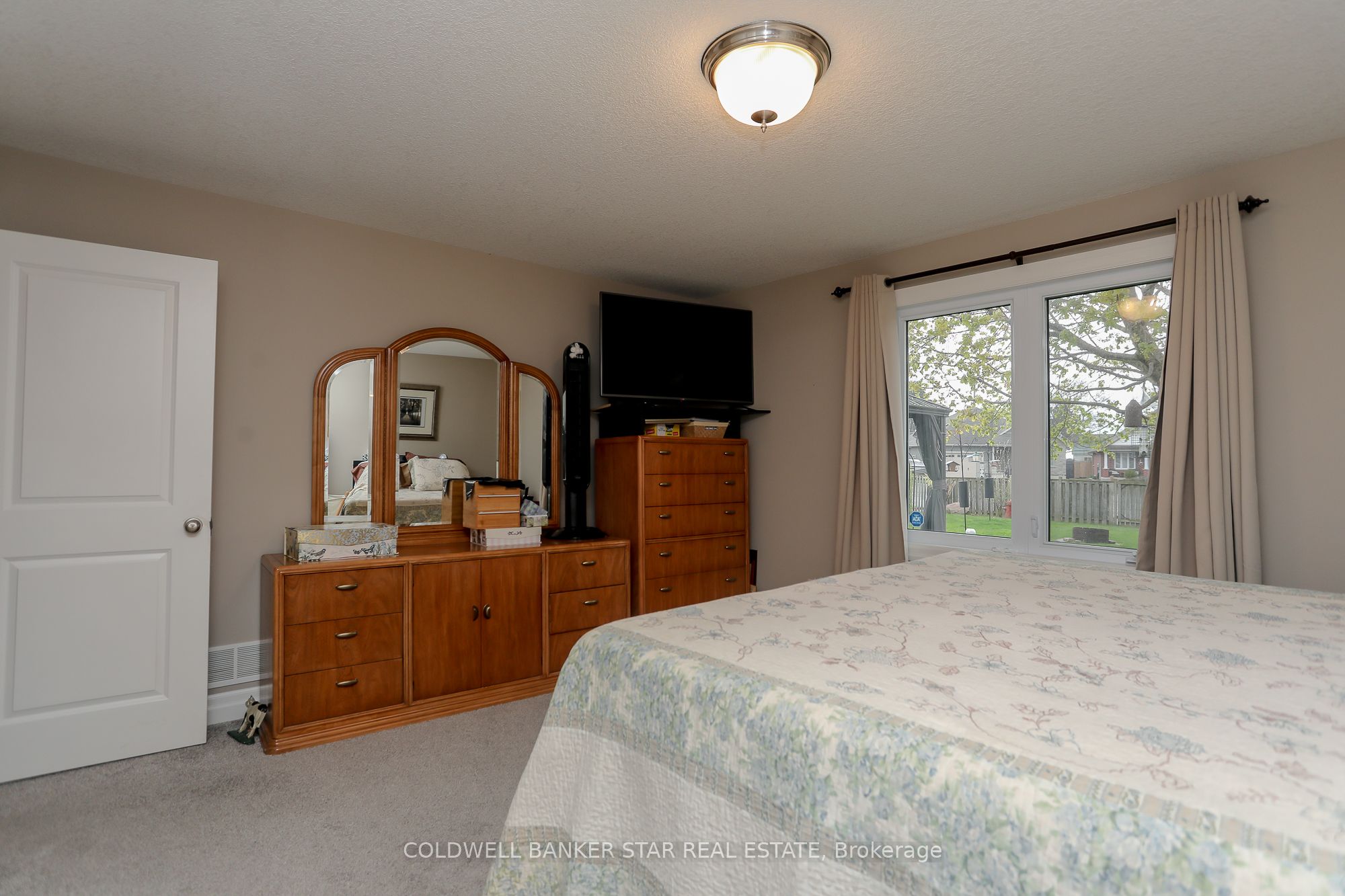 54 Treadwell Street Property Photo 23