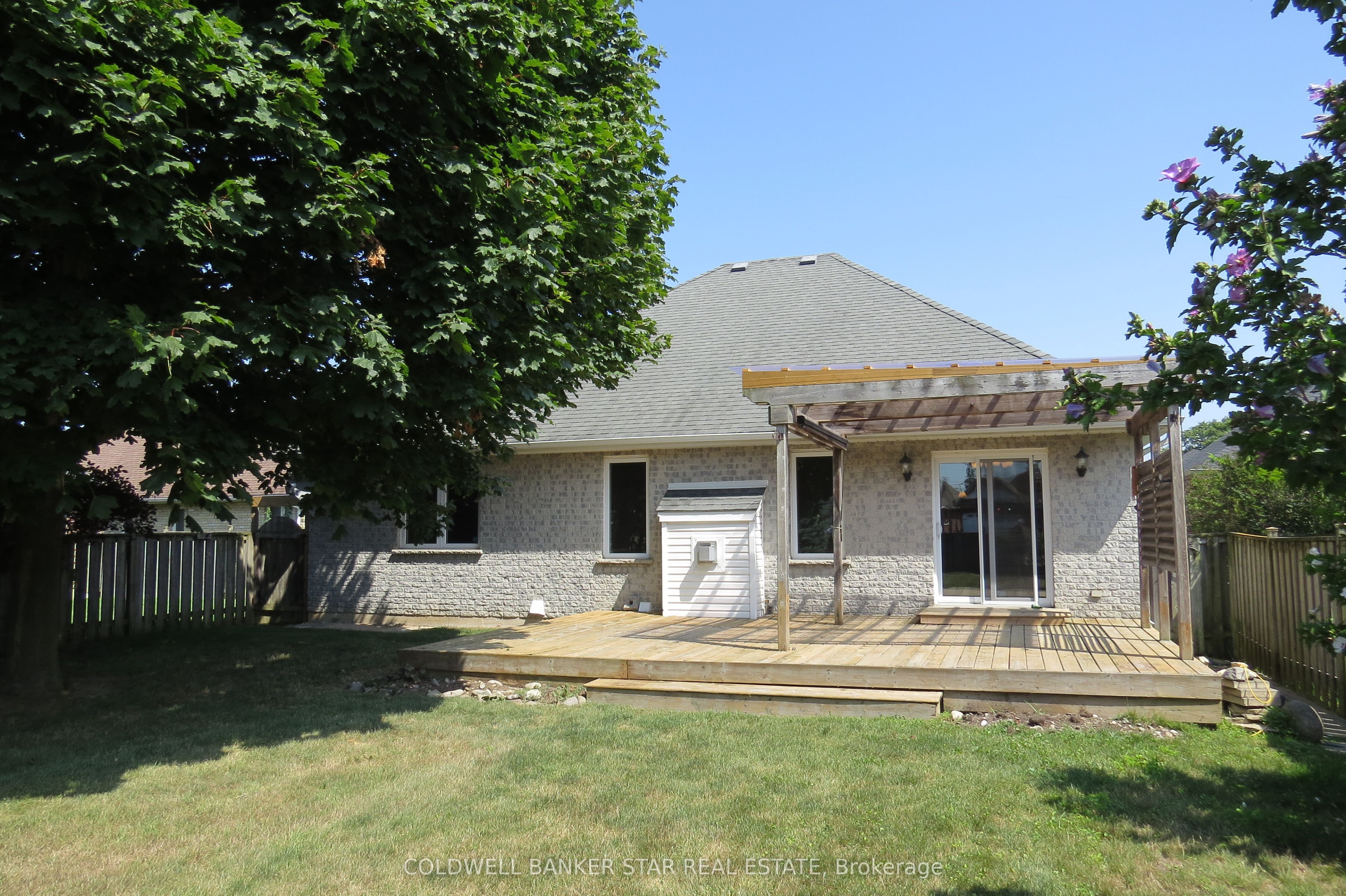 54 Treadwell Street Property Photo 28