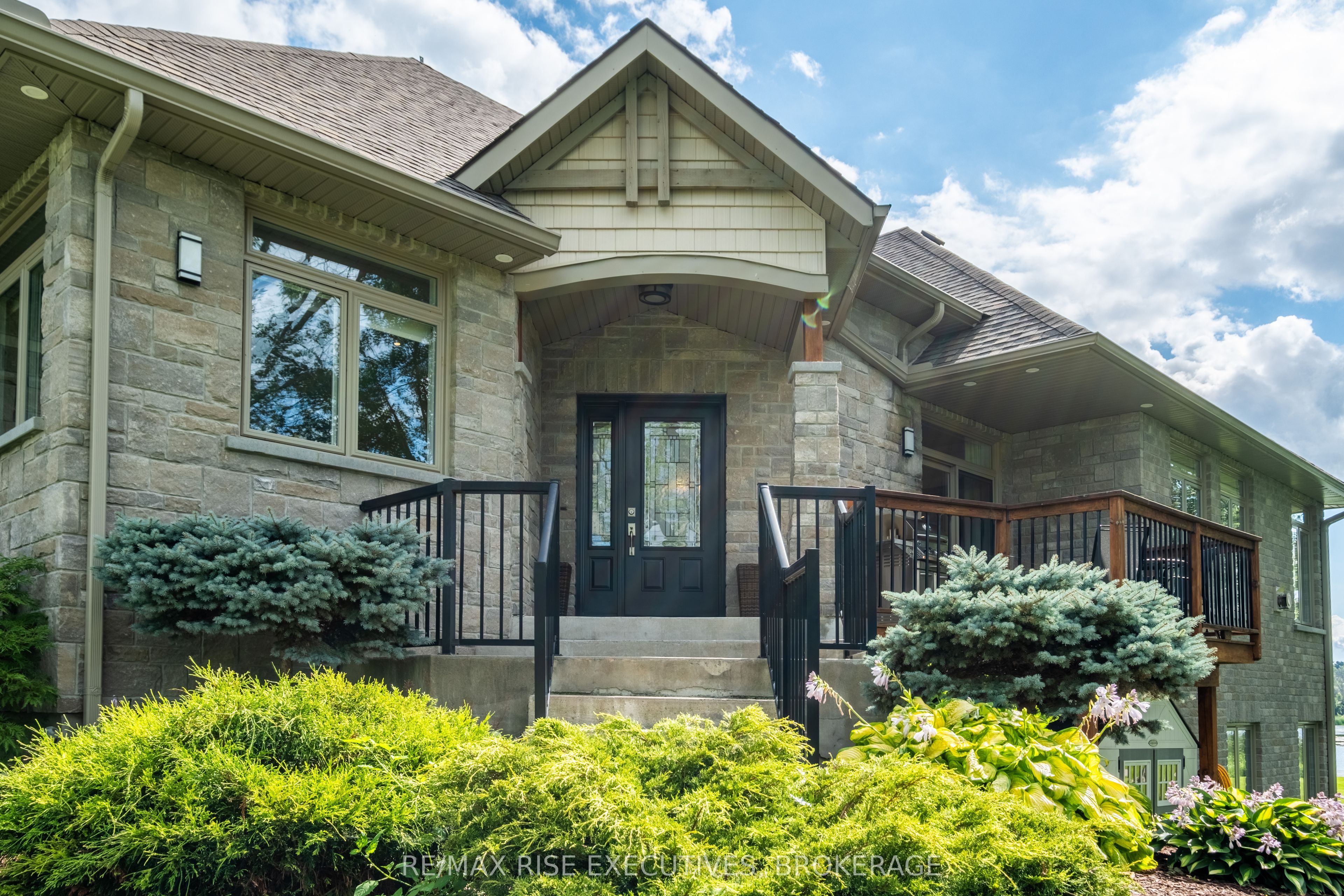 474 Dundas Street Property Photo 3
