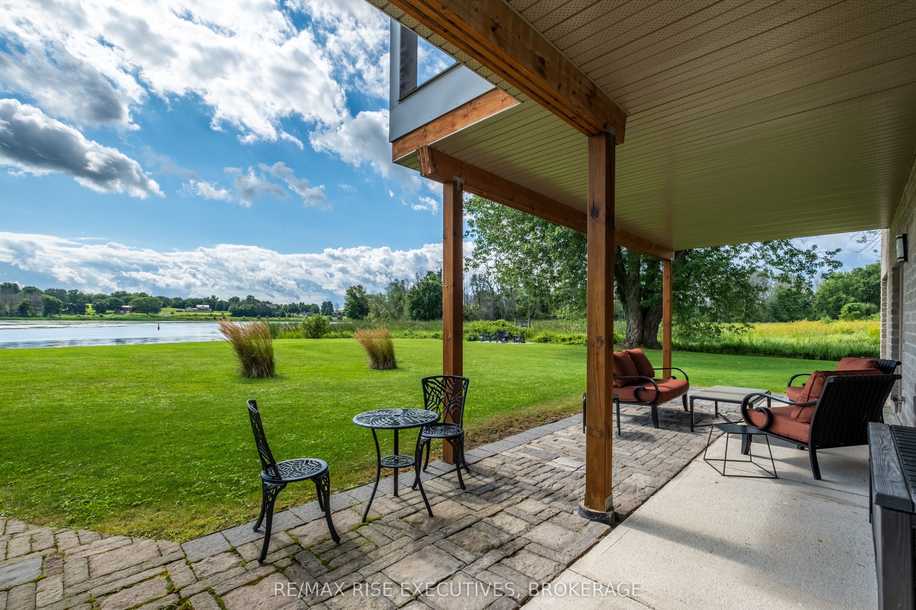 474 Dundas Street Property Photo 8
