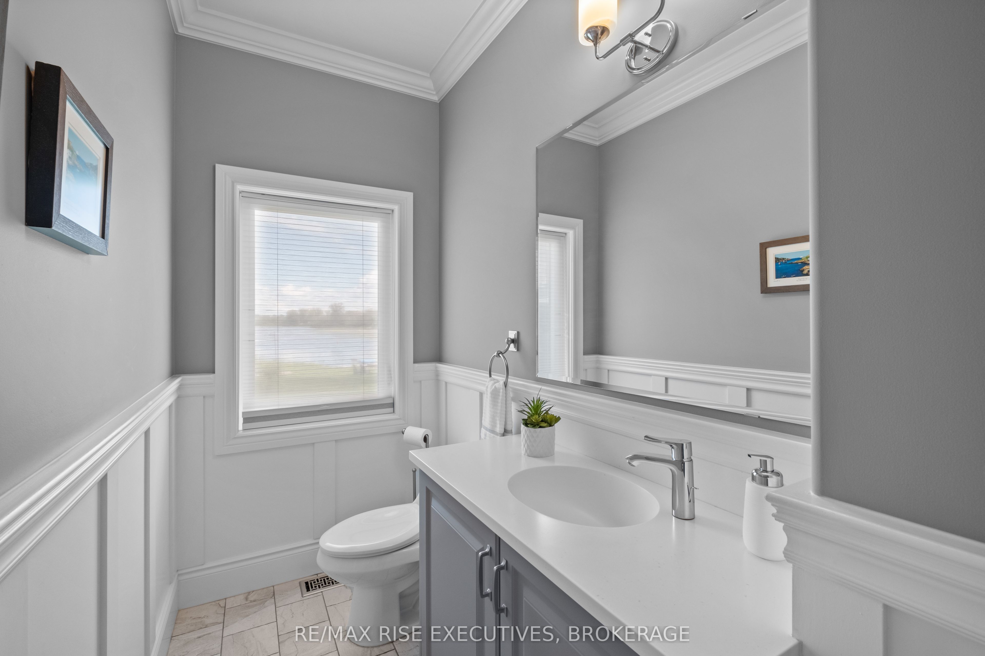 474 Dundas Street Property Photo 33