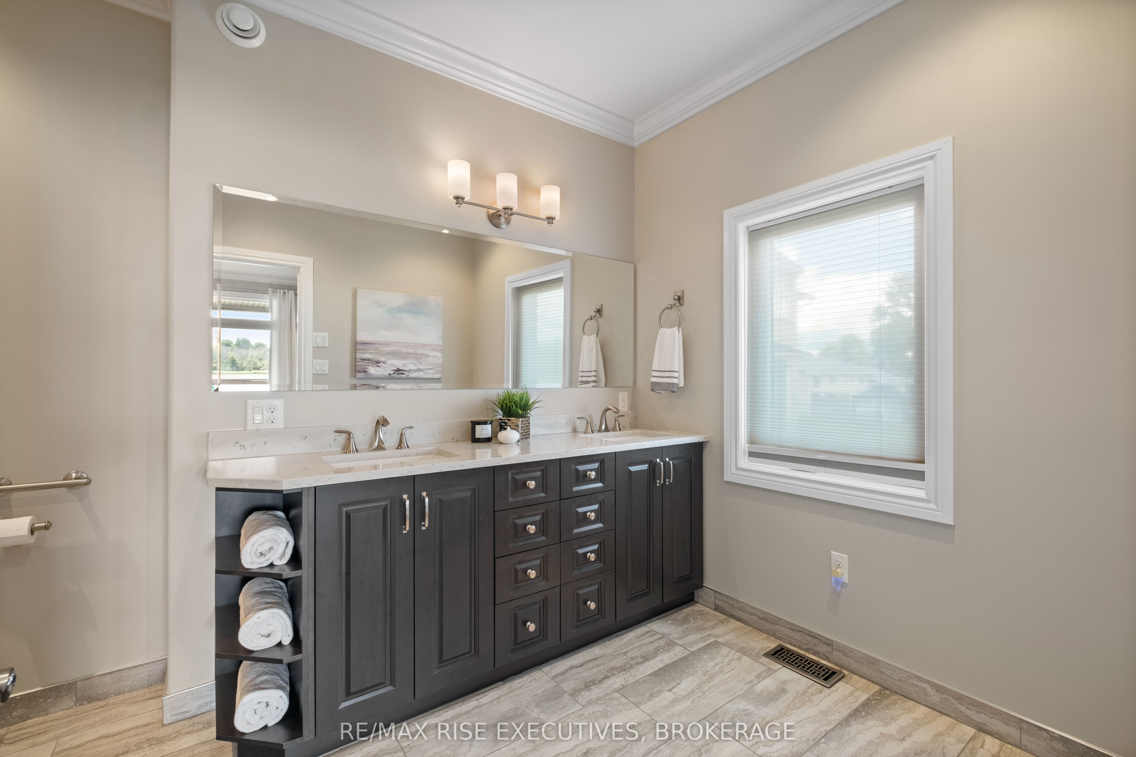 474 Dundas Street Property Photo 36