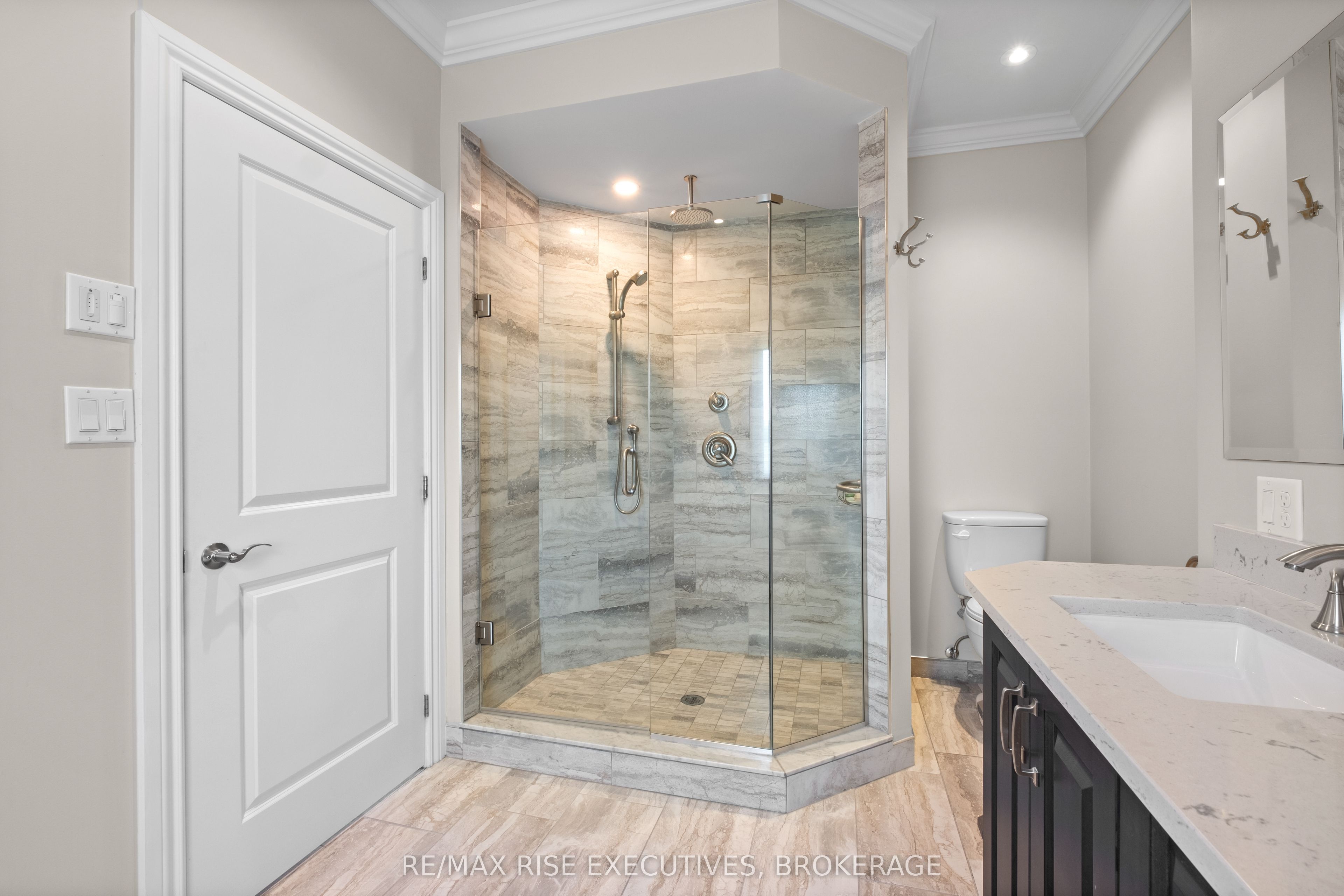 474 Dundas Street Property Photo 37