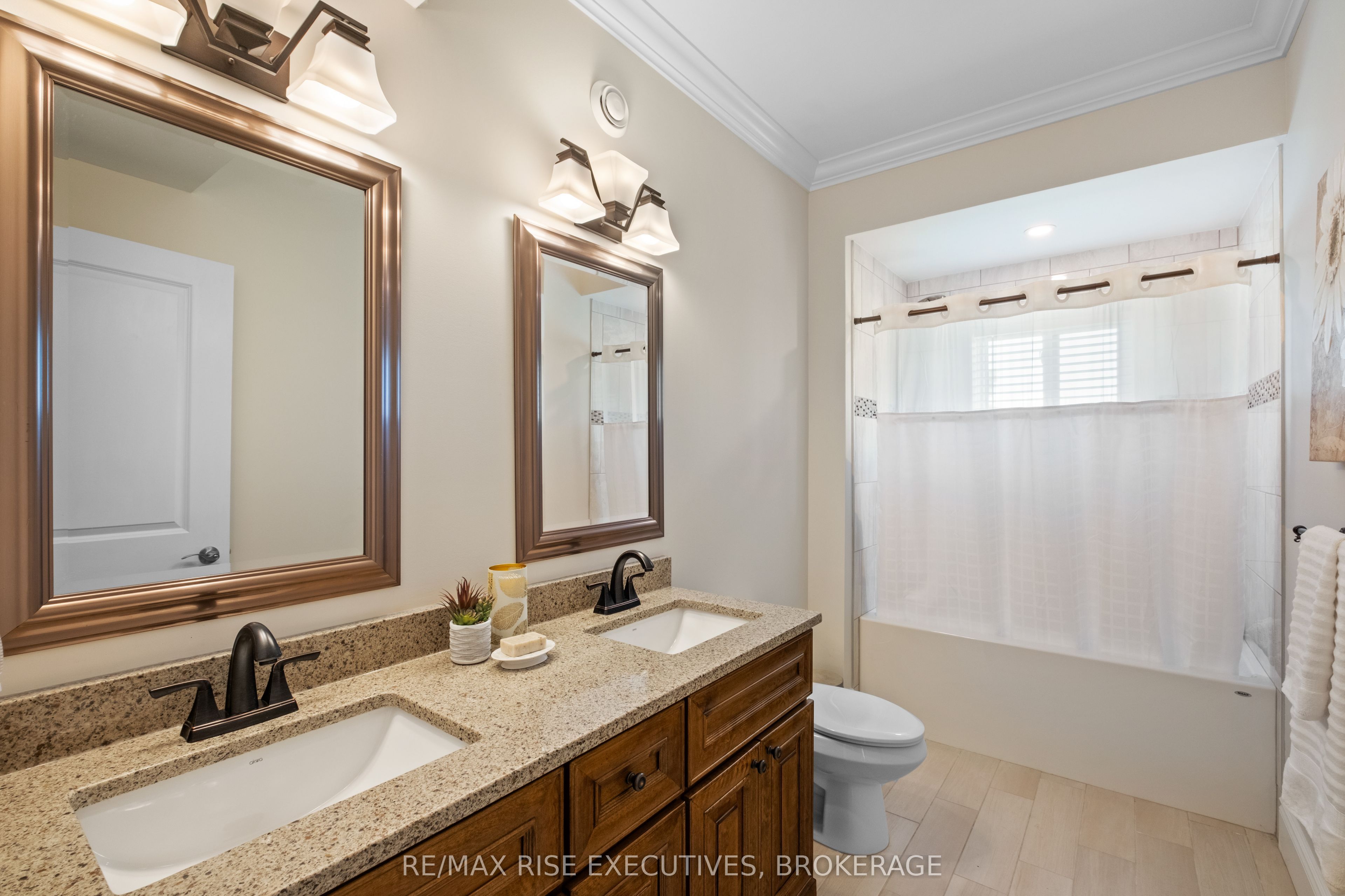 474 Dundas Street Property Photo 40