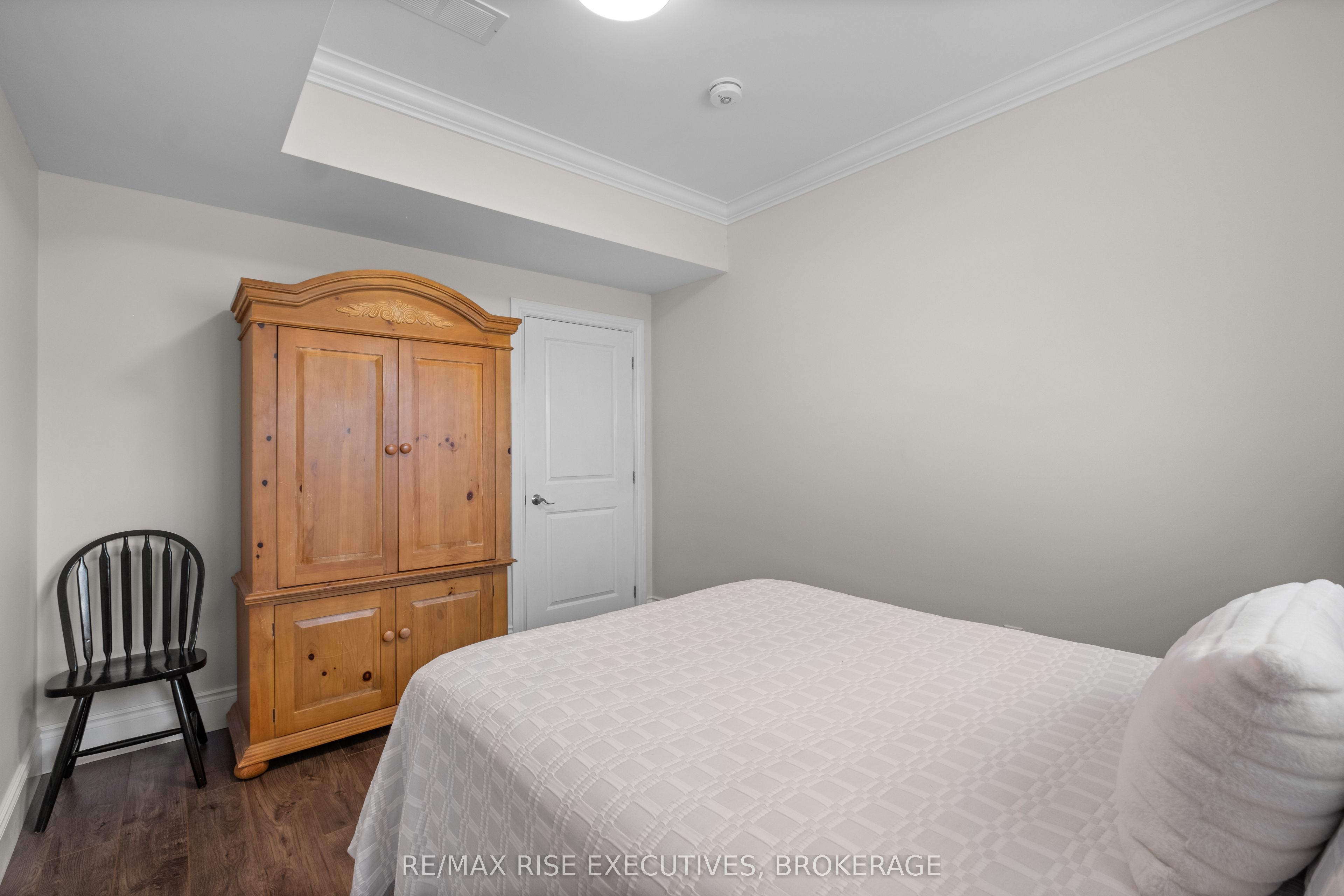 474 Dundas Street Property Photo 42