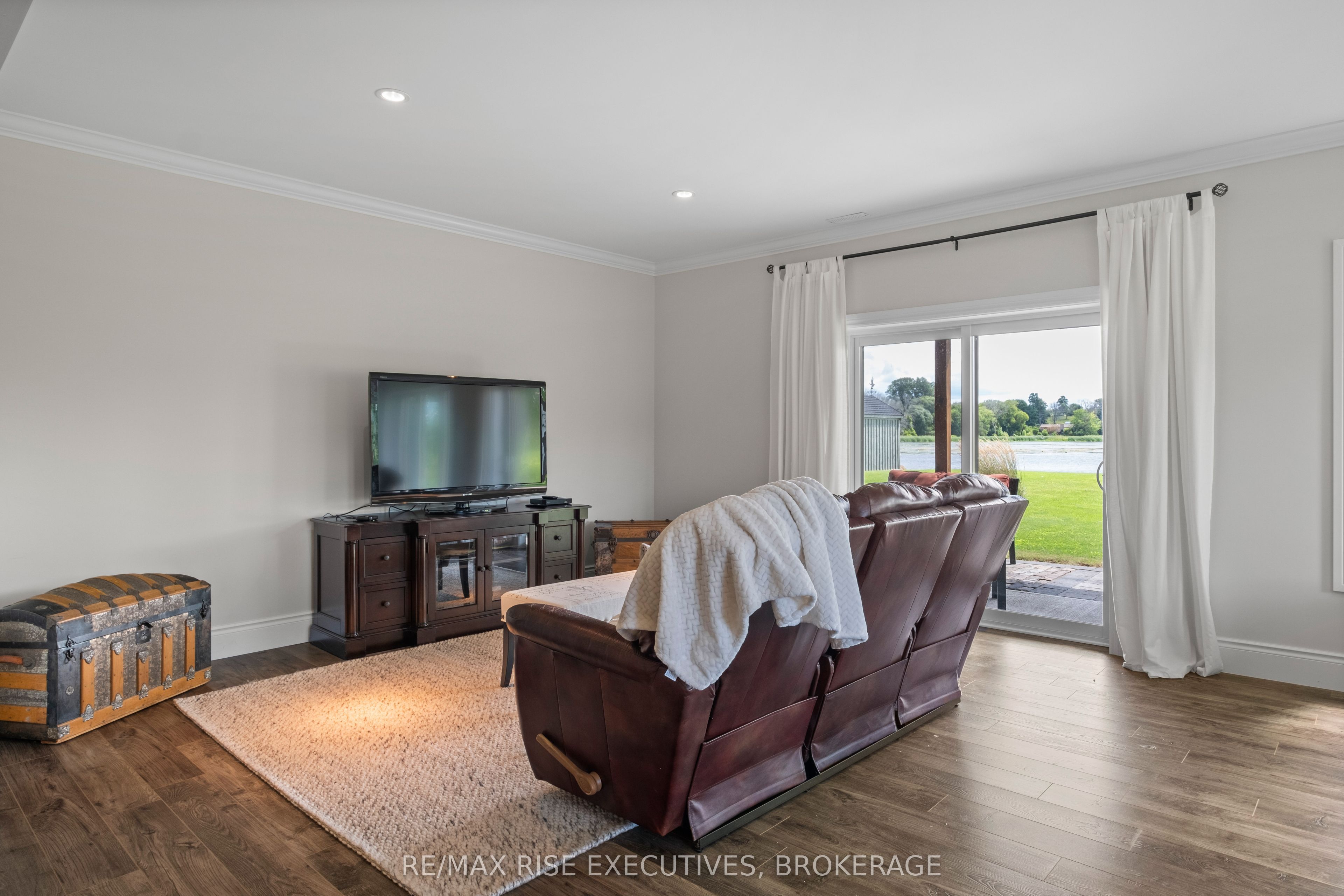 474 Dundas Street Property Photo 45