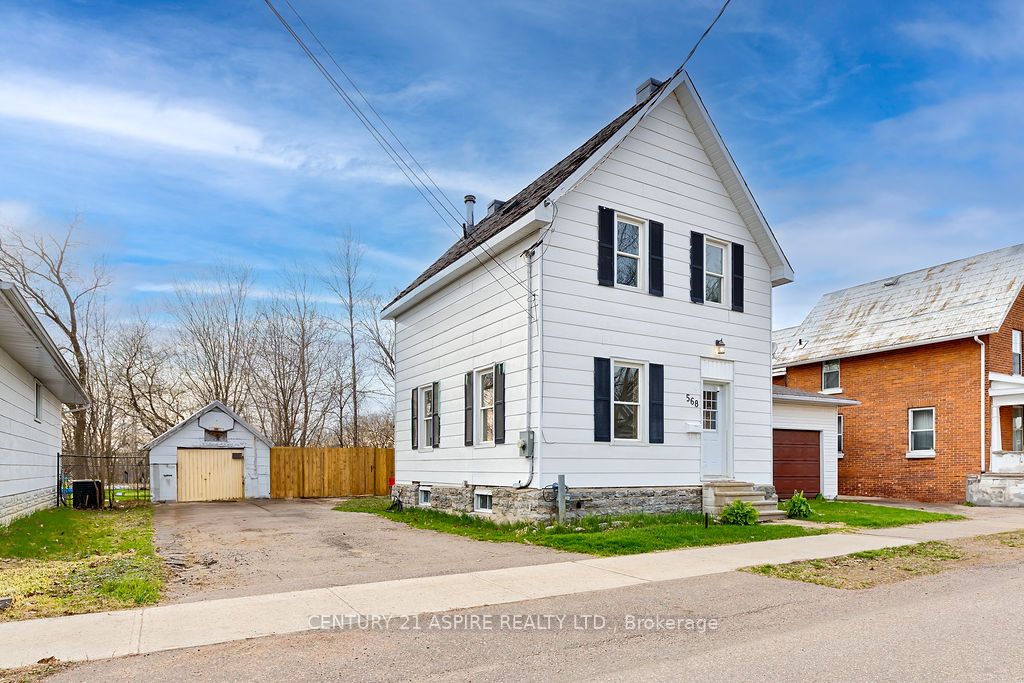 568 Moffat St Property Photo 1