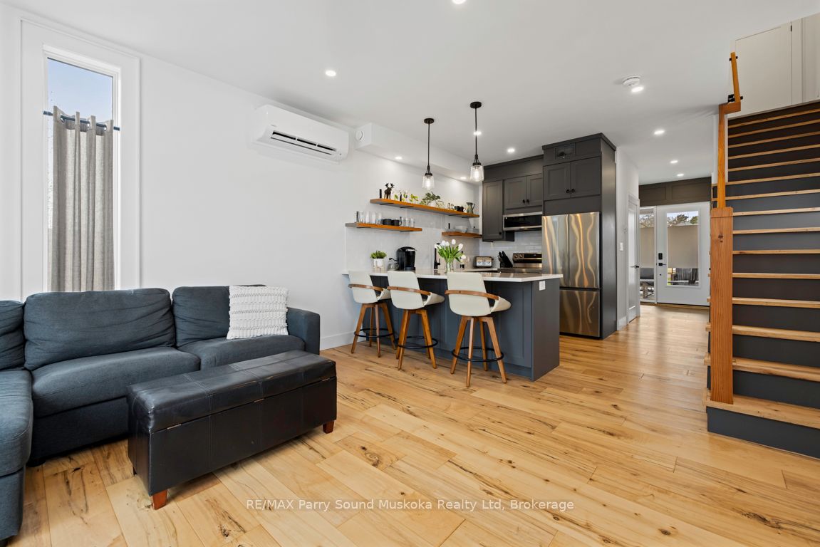 98 James Street Property Photo 14