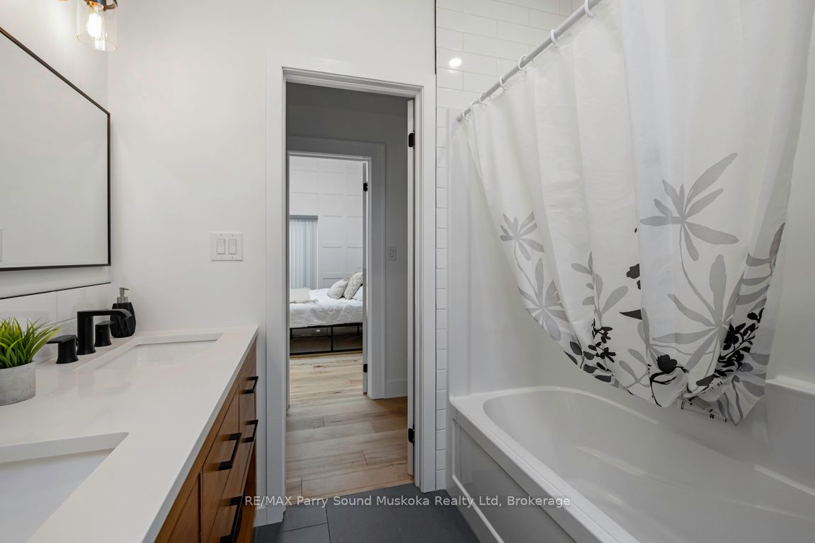 98 James Street Property Photo 34