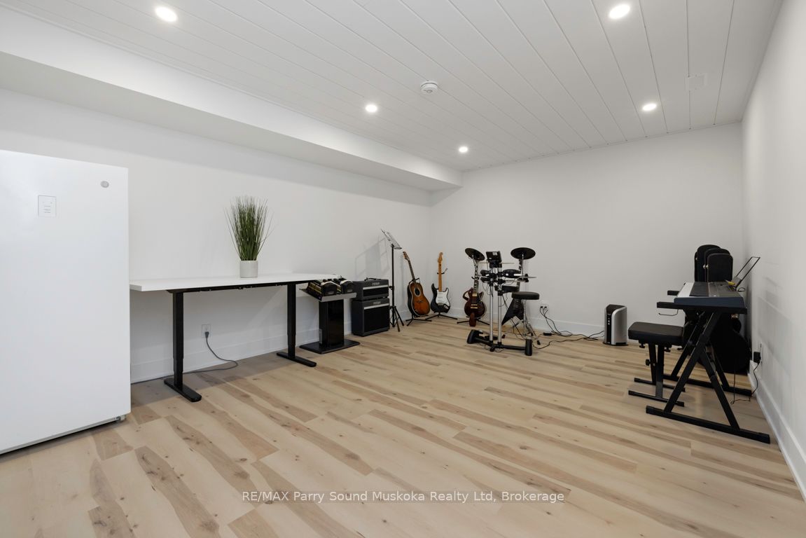 98 James Street Property Photo 42