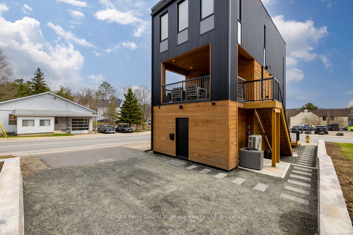 98 James Street Property Photo 43