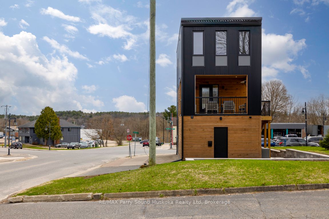 98 James Street Property Photo 44