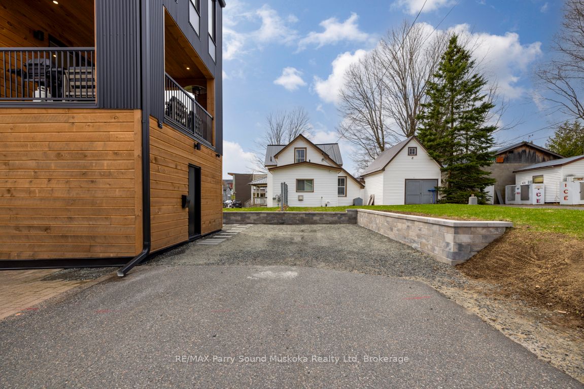98 James Street Property Photo 45